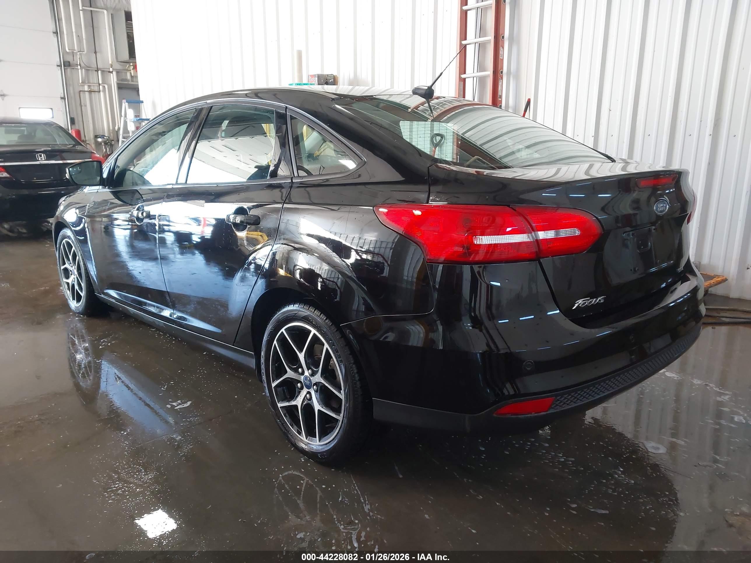 FORD FOCUS image 3