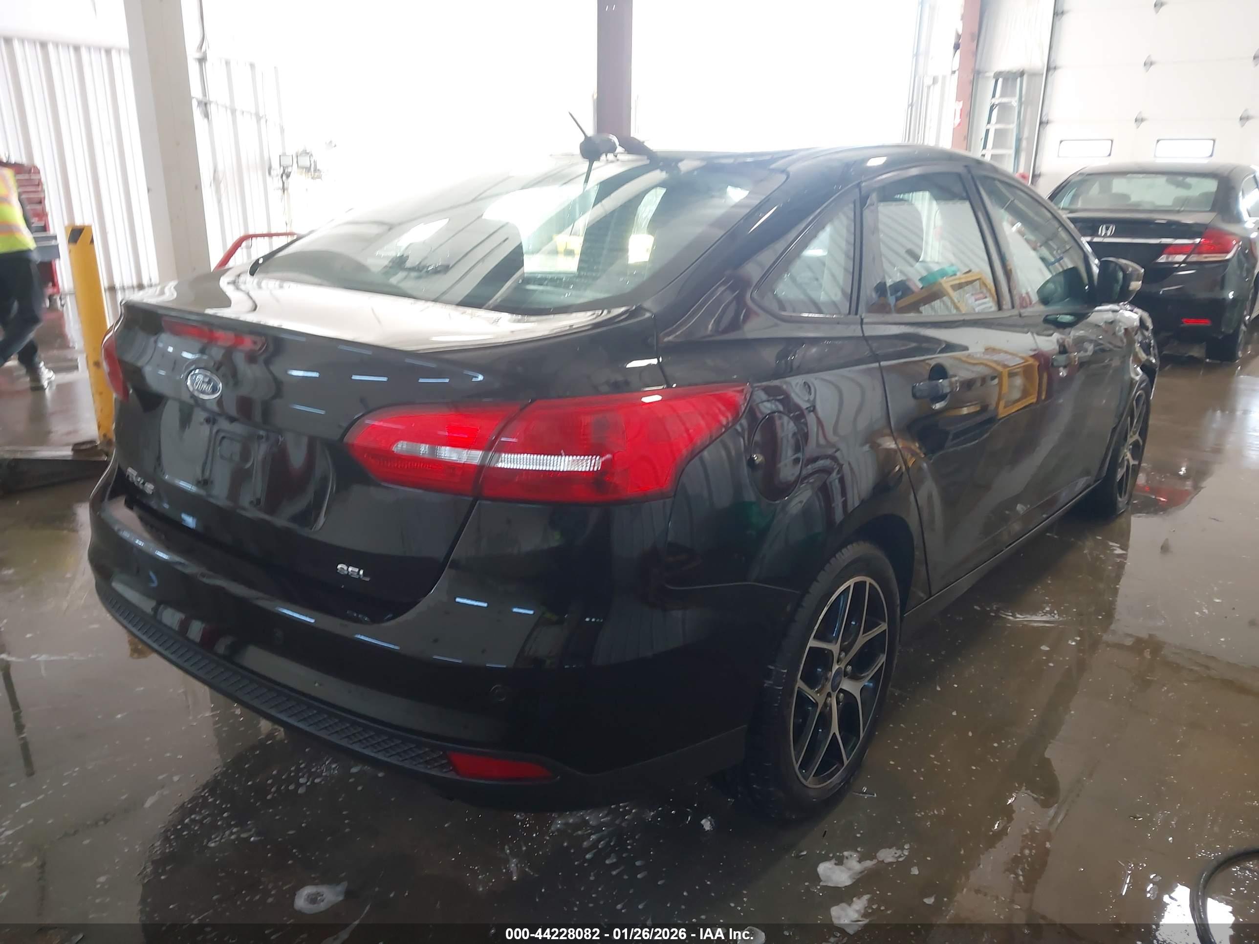 FORD FOCUS image 4