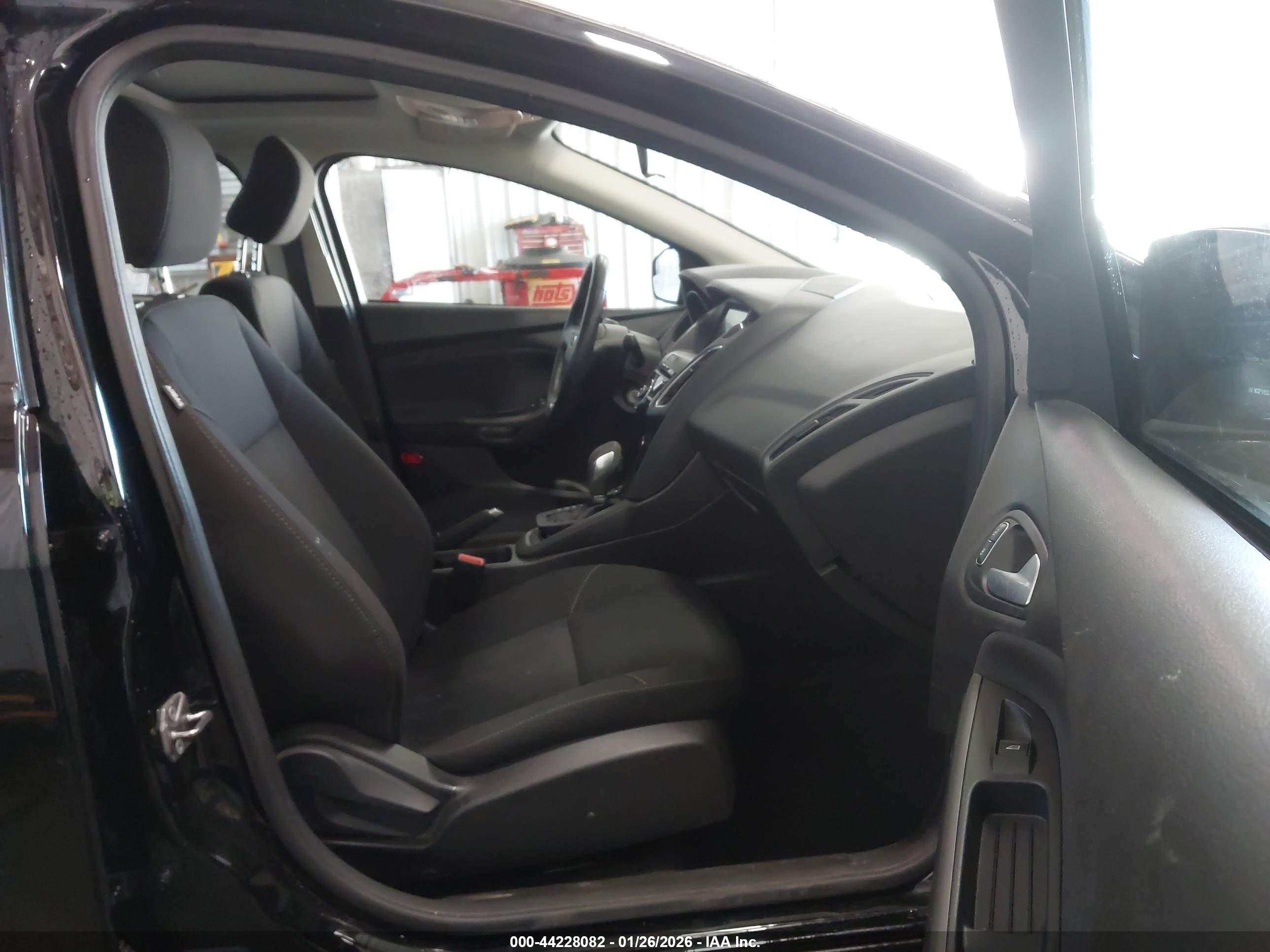FORD FOCUS image 5