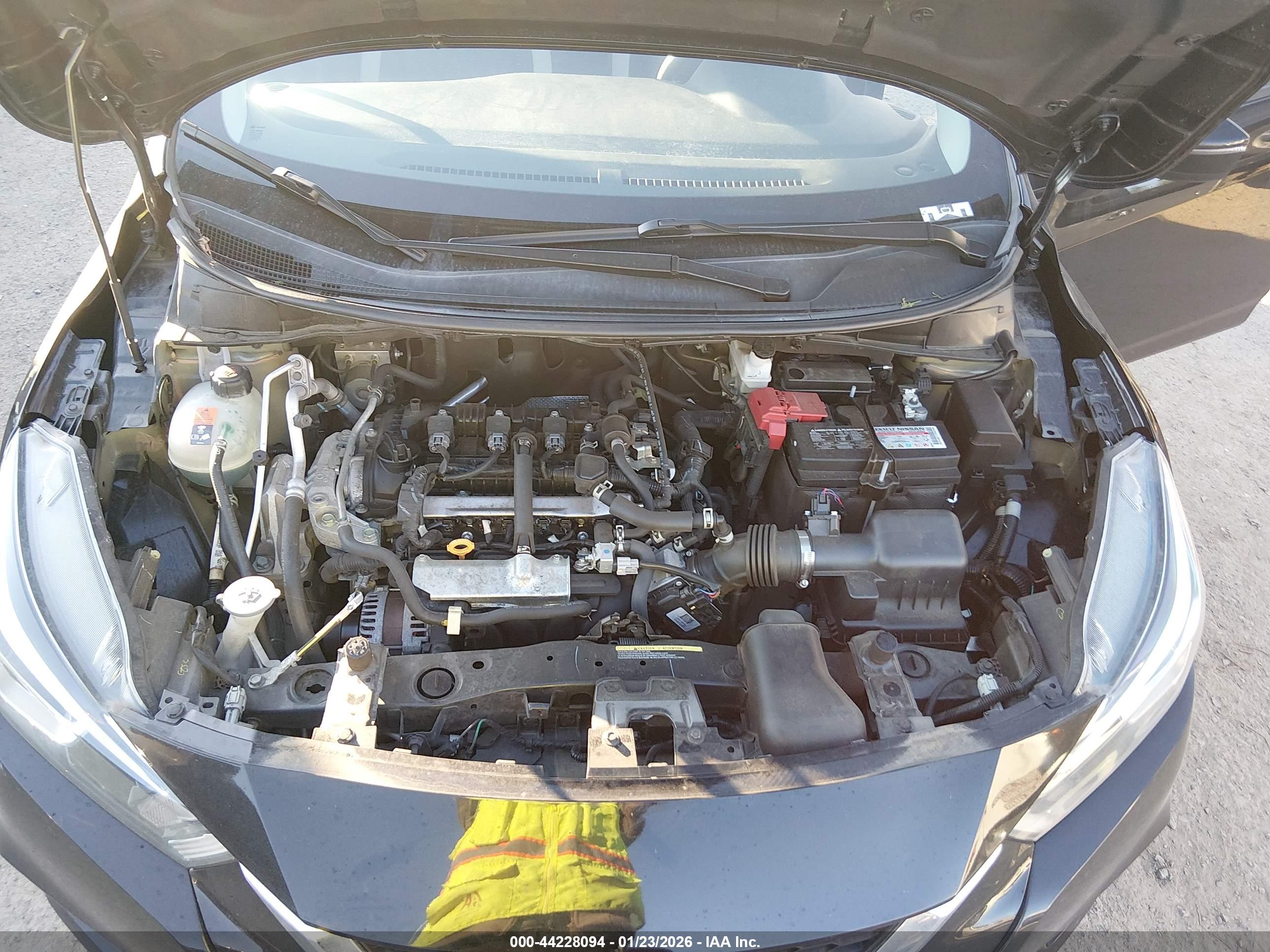 NISSAN VERSA image 10
