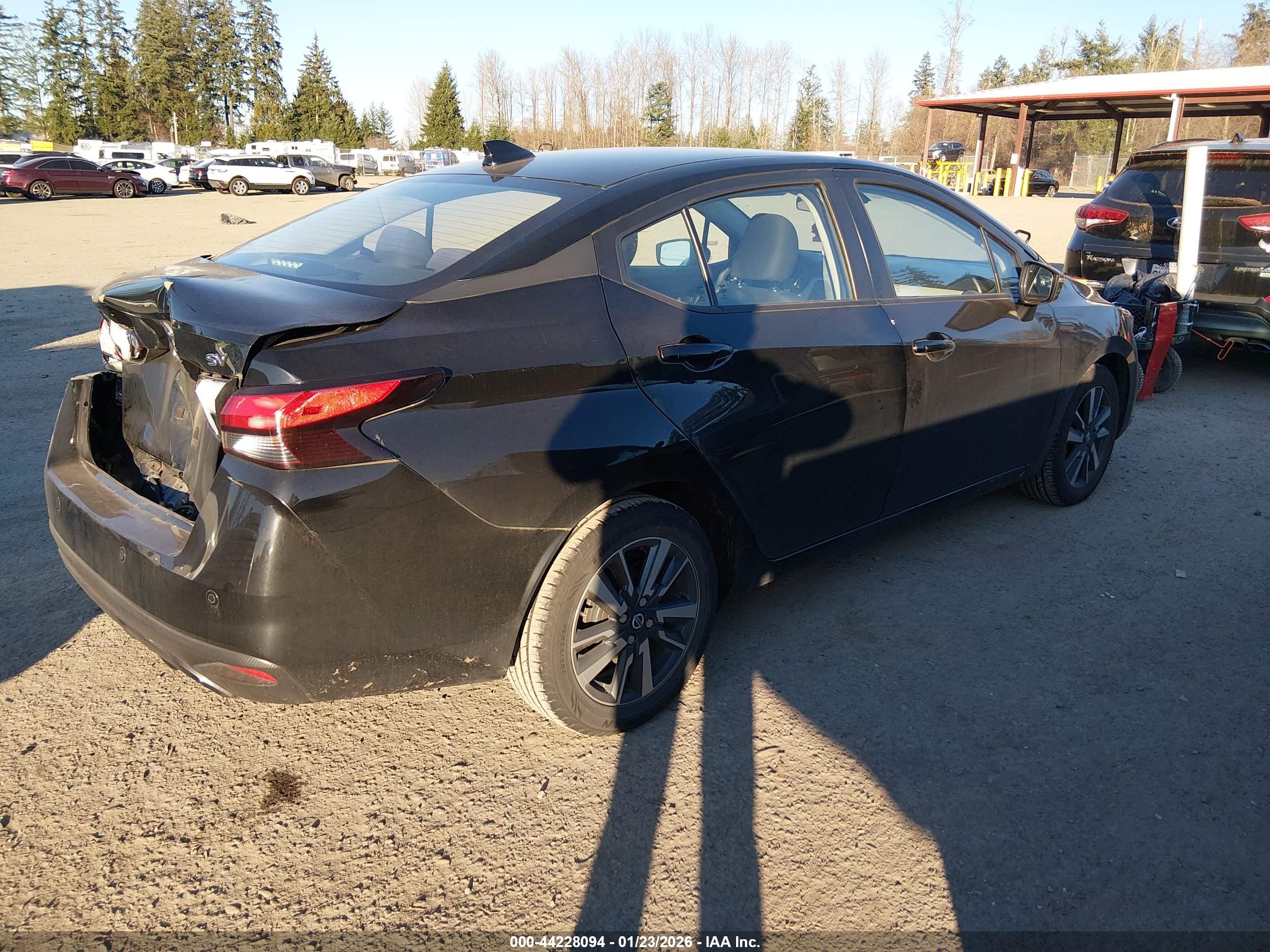 NISSAN VERSA image 4