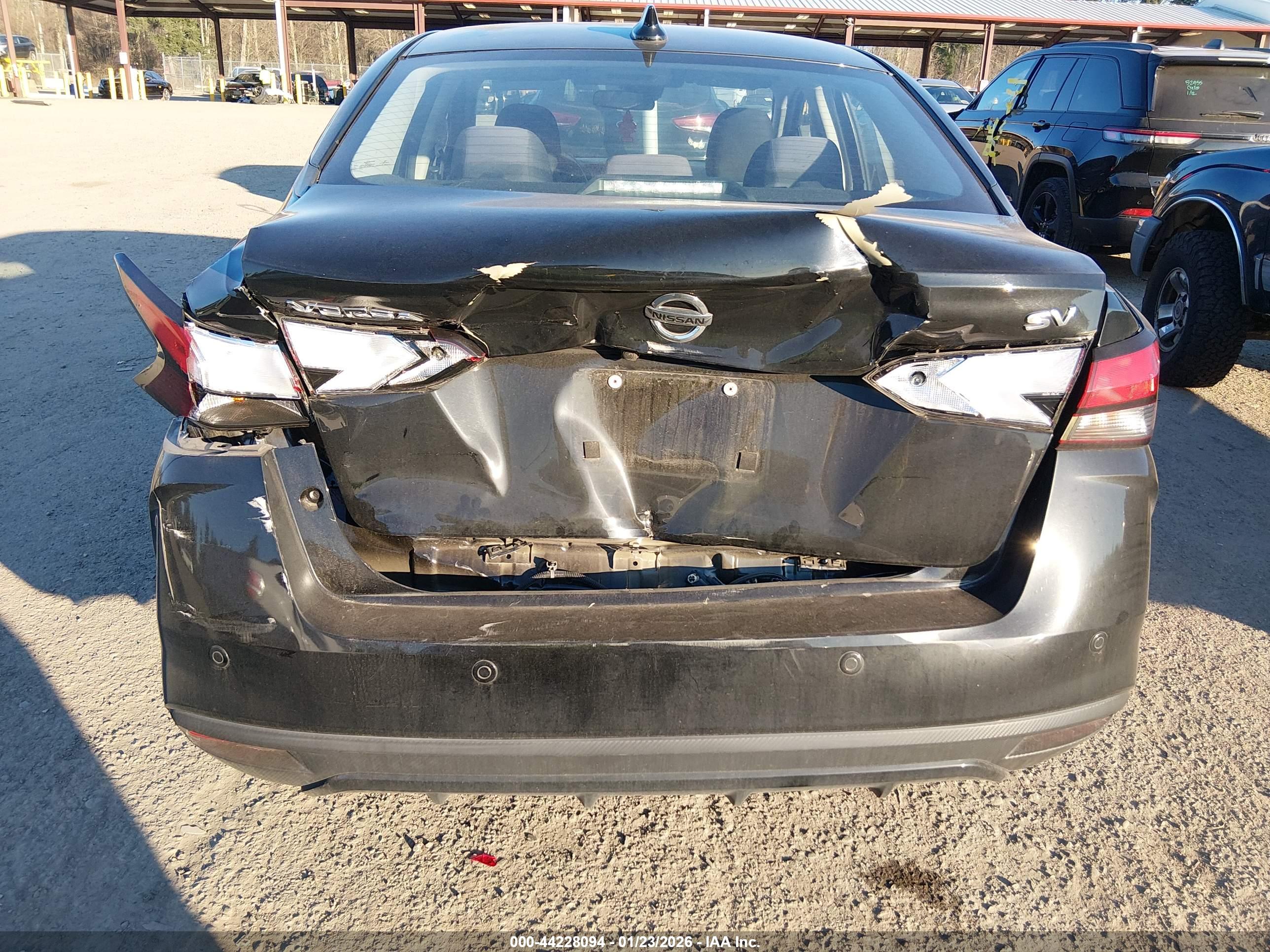 NISSAN VERSA image 6
