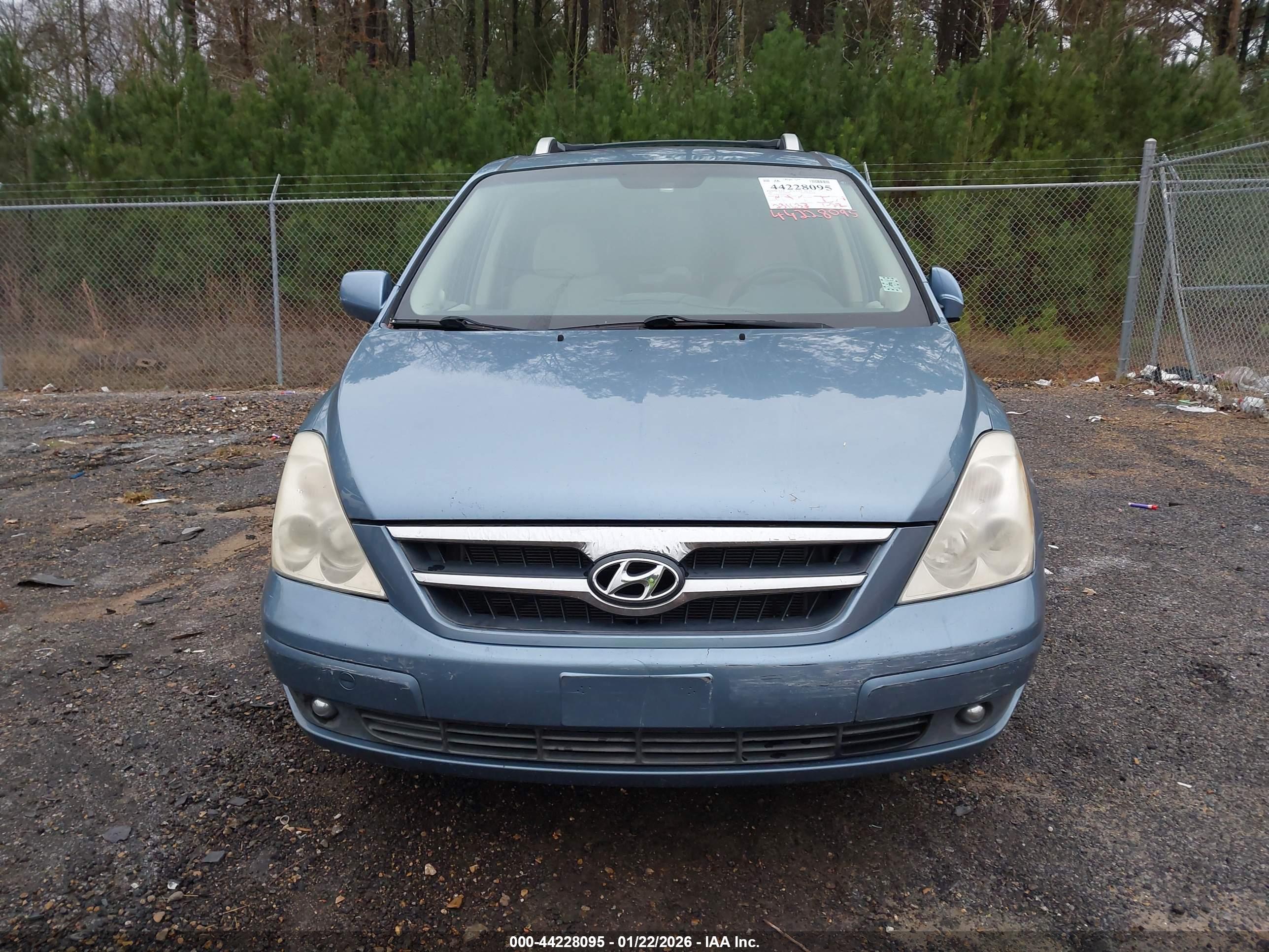HYUNDAI ENTOURAGE image 6