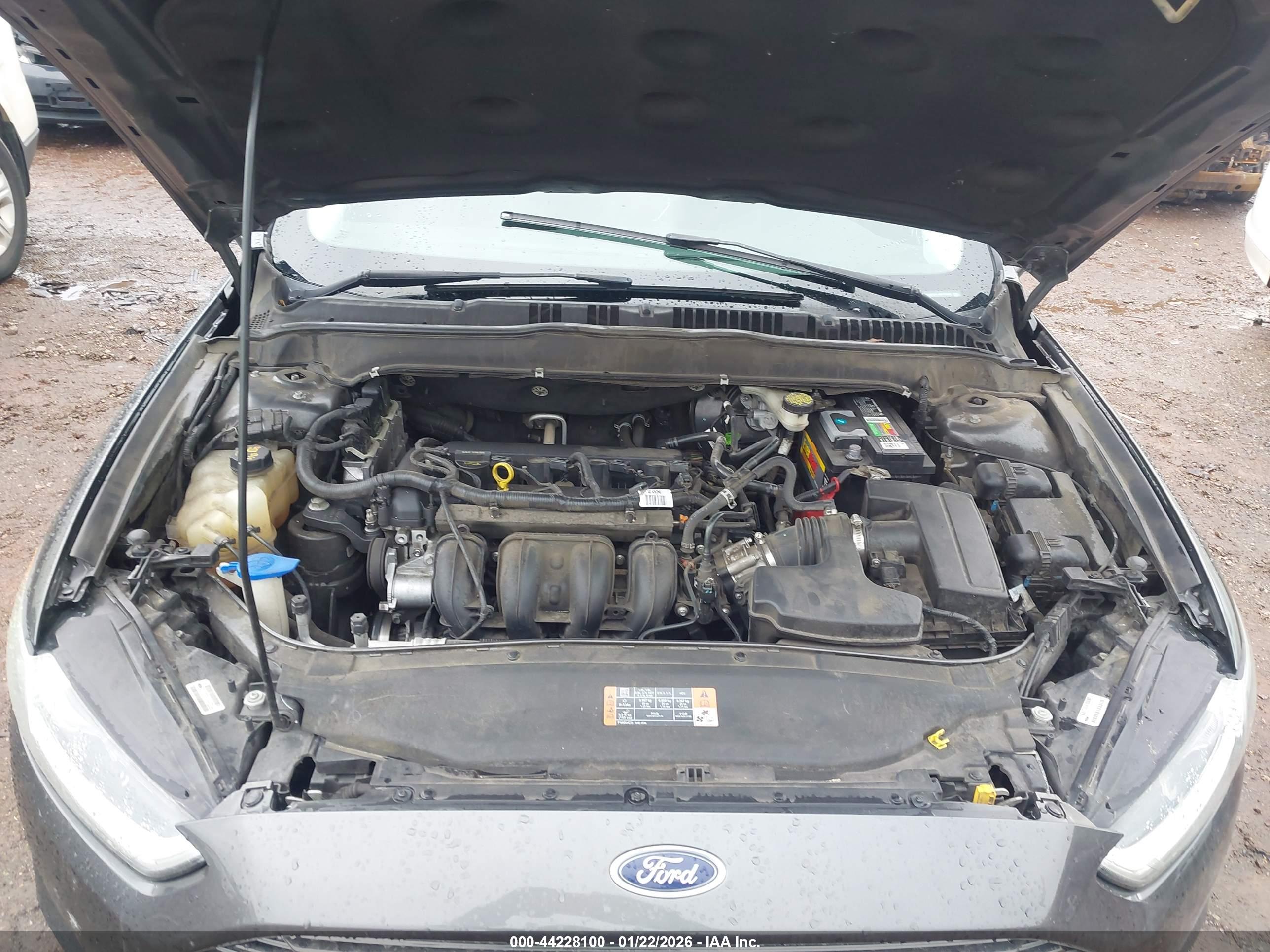 FORD FUSION image 10