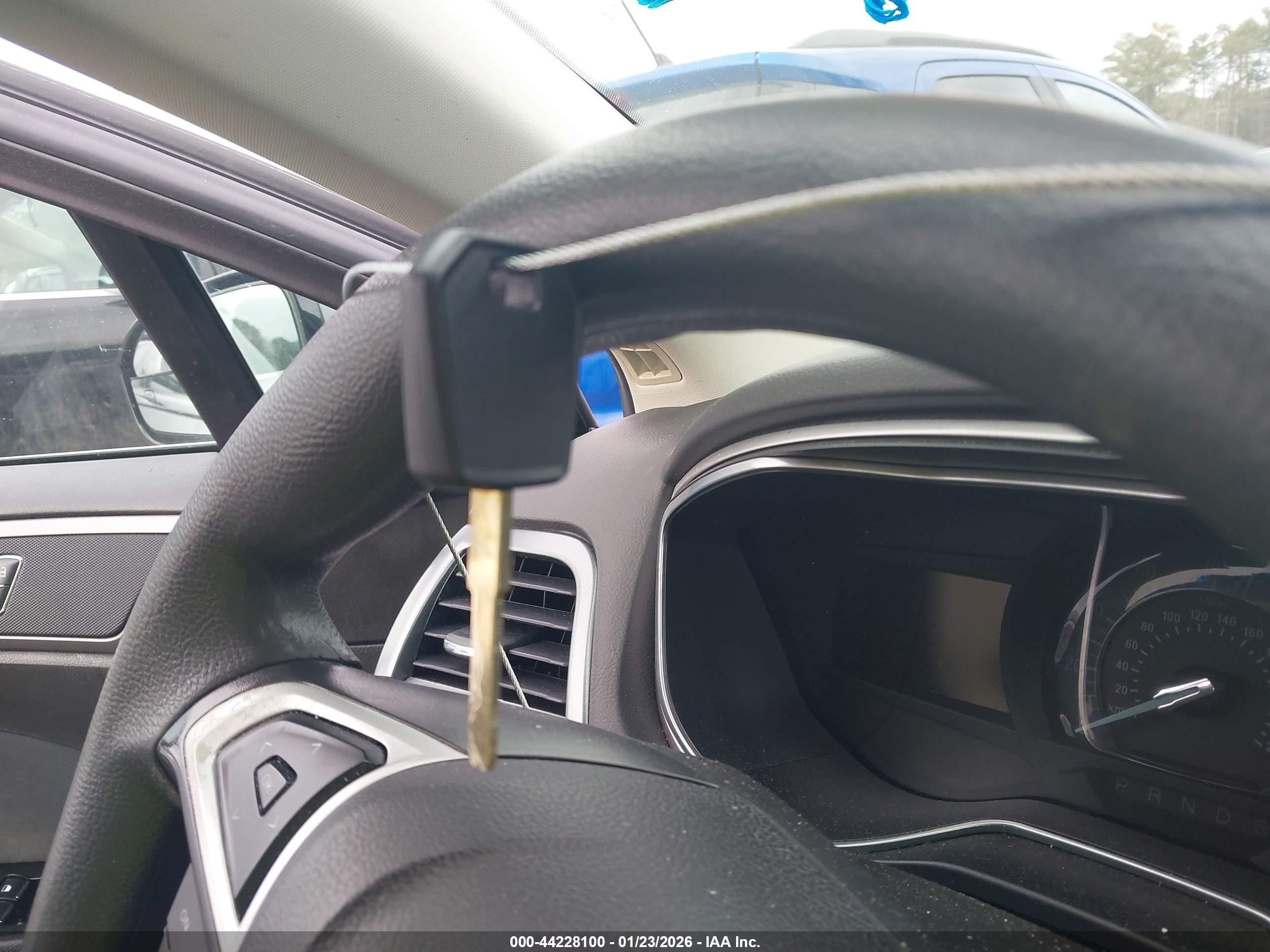 FORD FUSION image 11