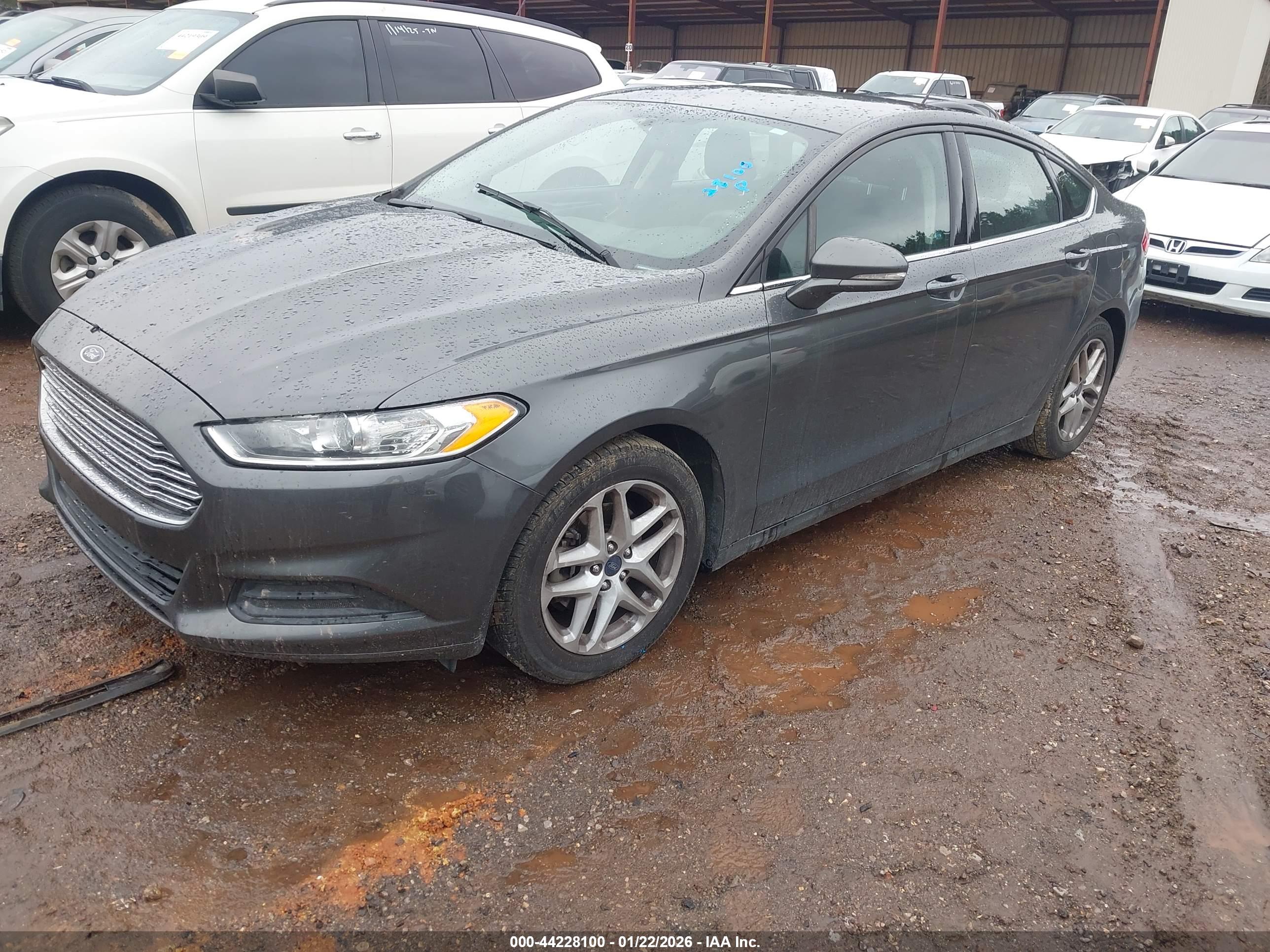 FORD FUSION image 2