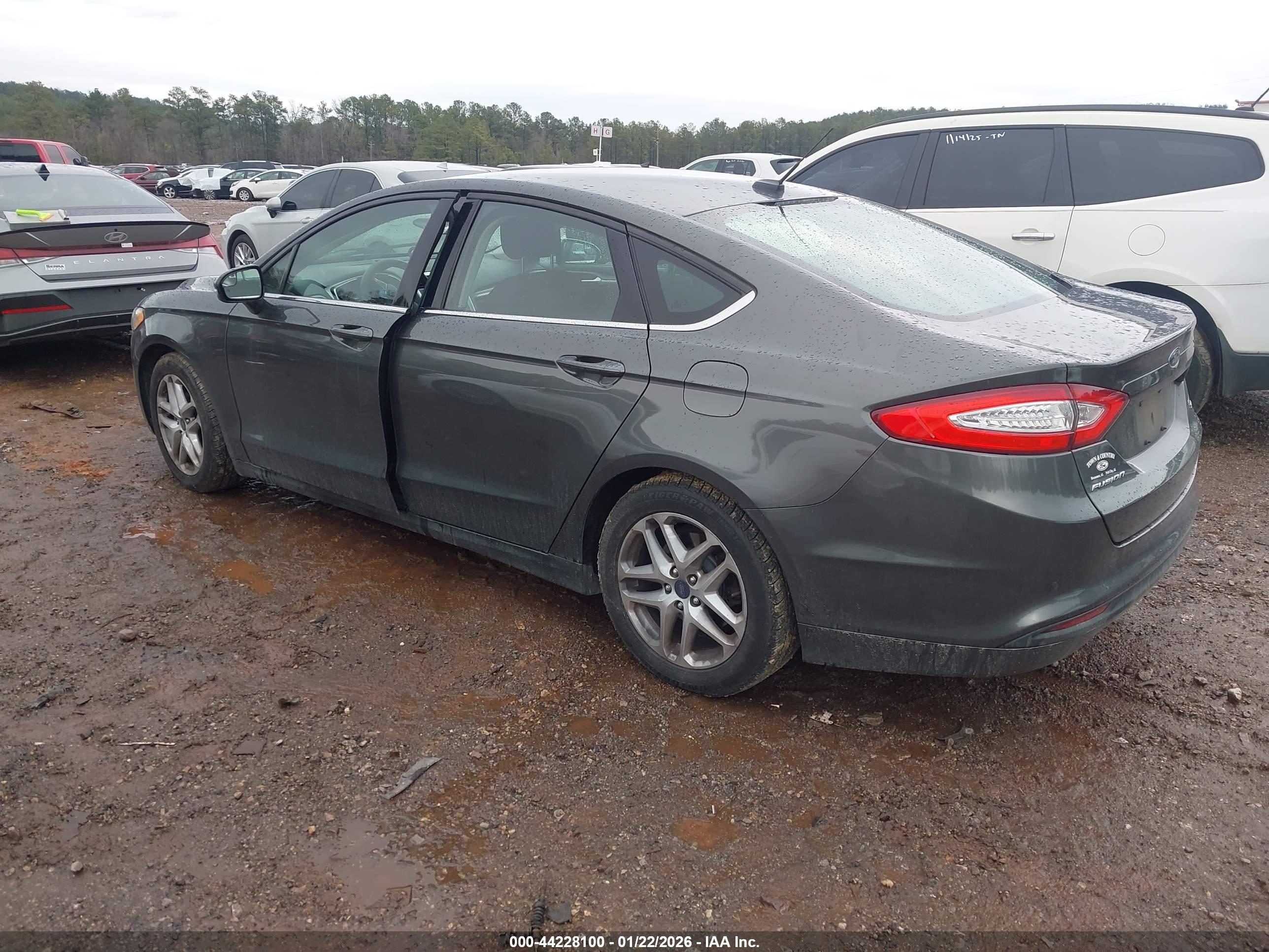 FORD FUSION image 3