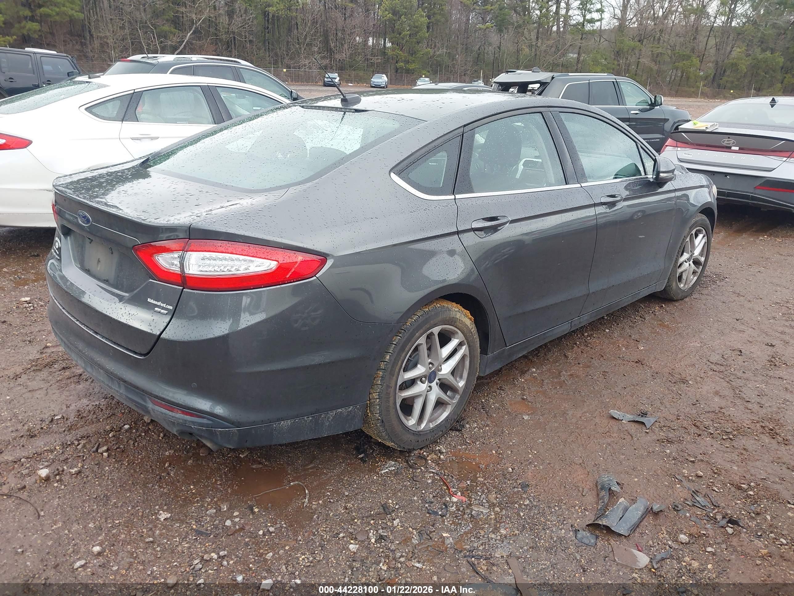 FORD FUSION image 4