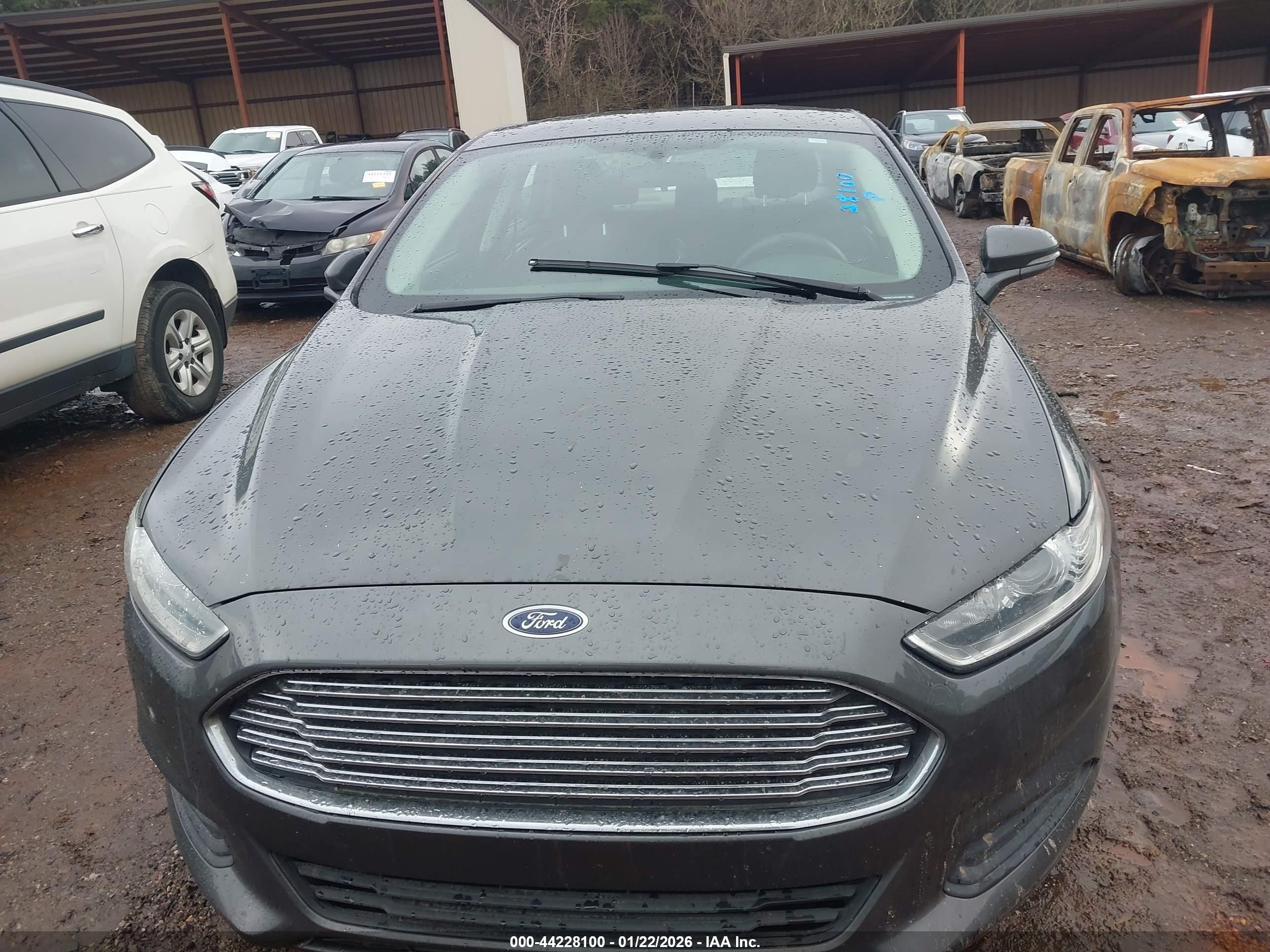 FORD FUSION image 6