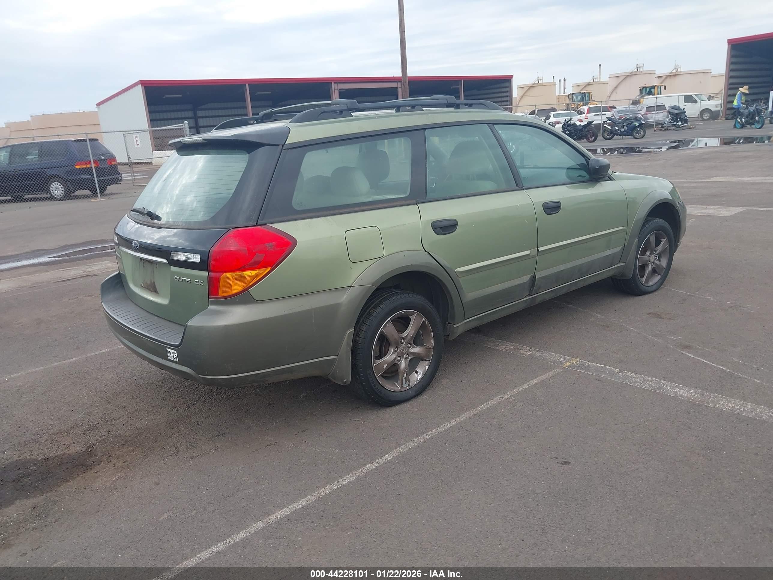 SUBARU OUTBACK image 4