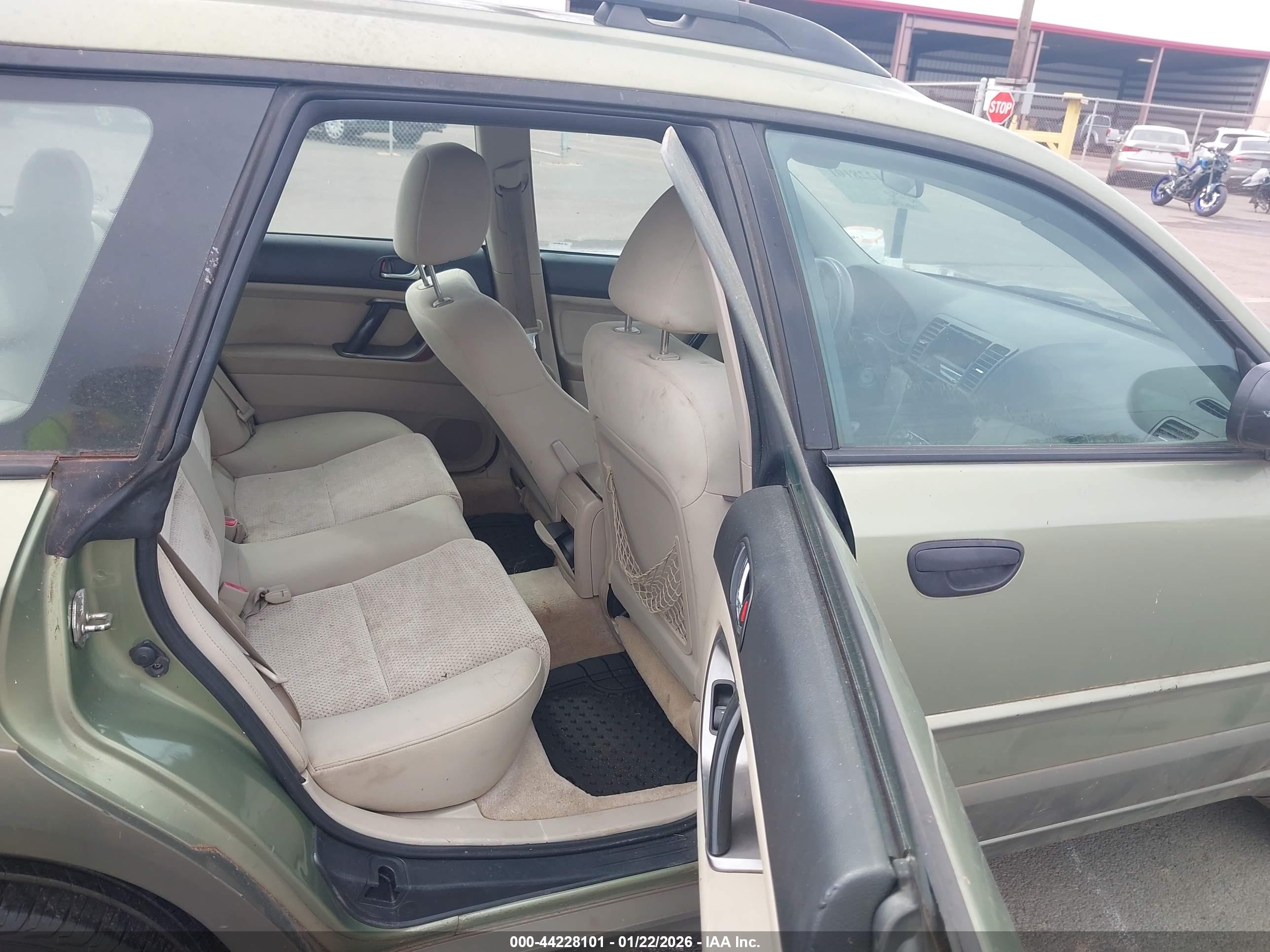 SUBARU OUTBACK image 8