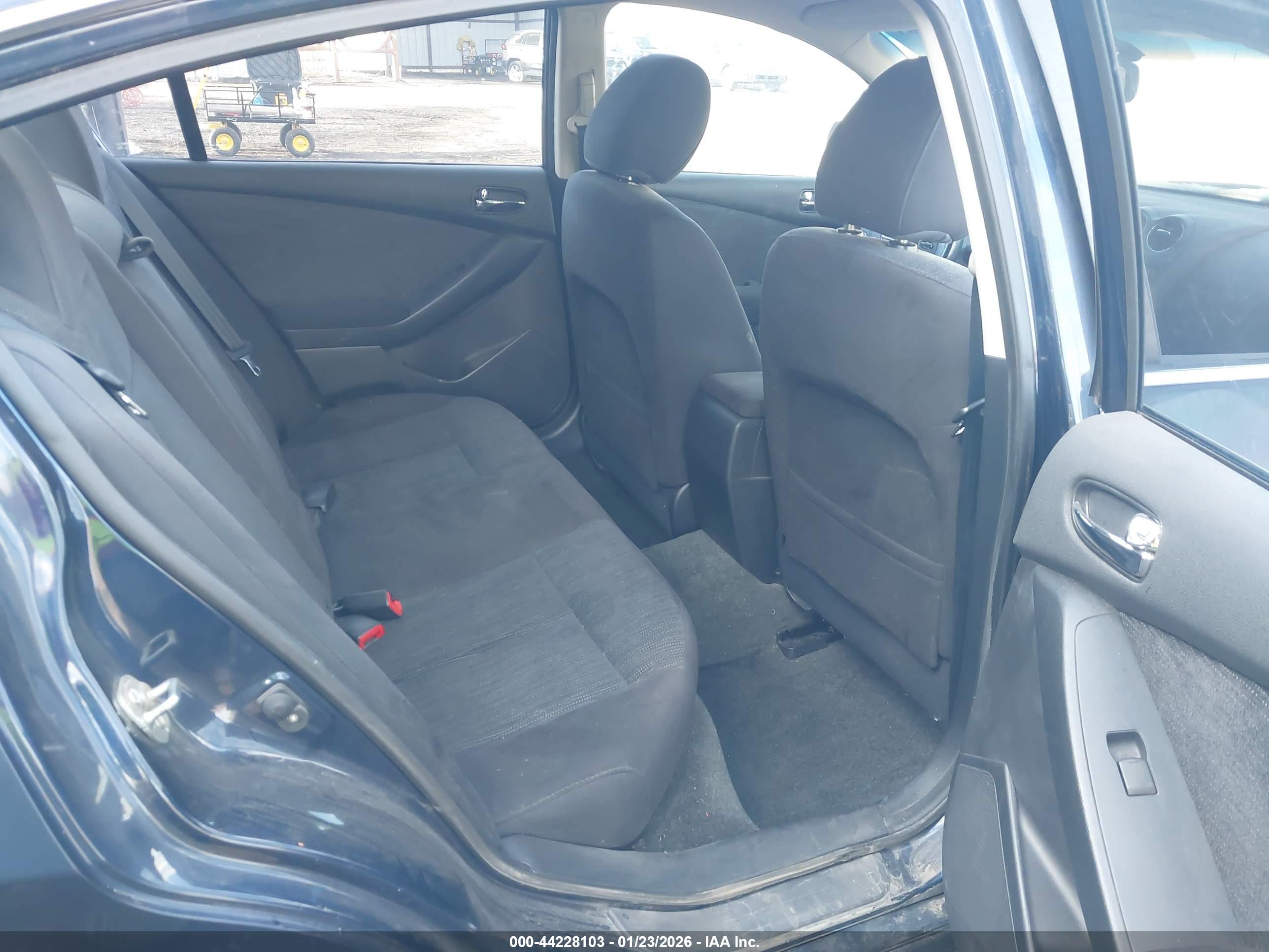 NISSAN ALTIMA image 8