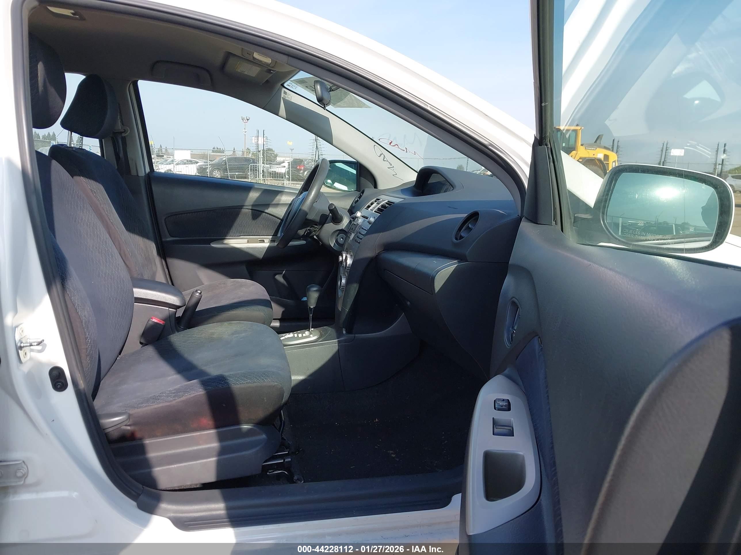TOYOTA YARIS image 5