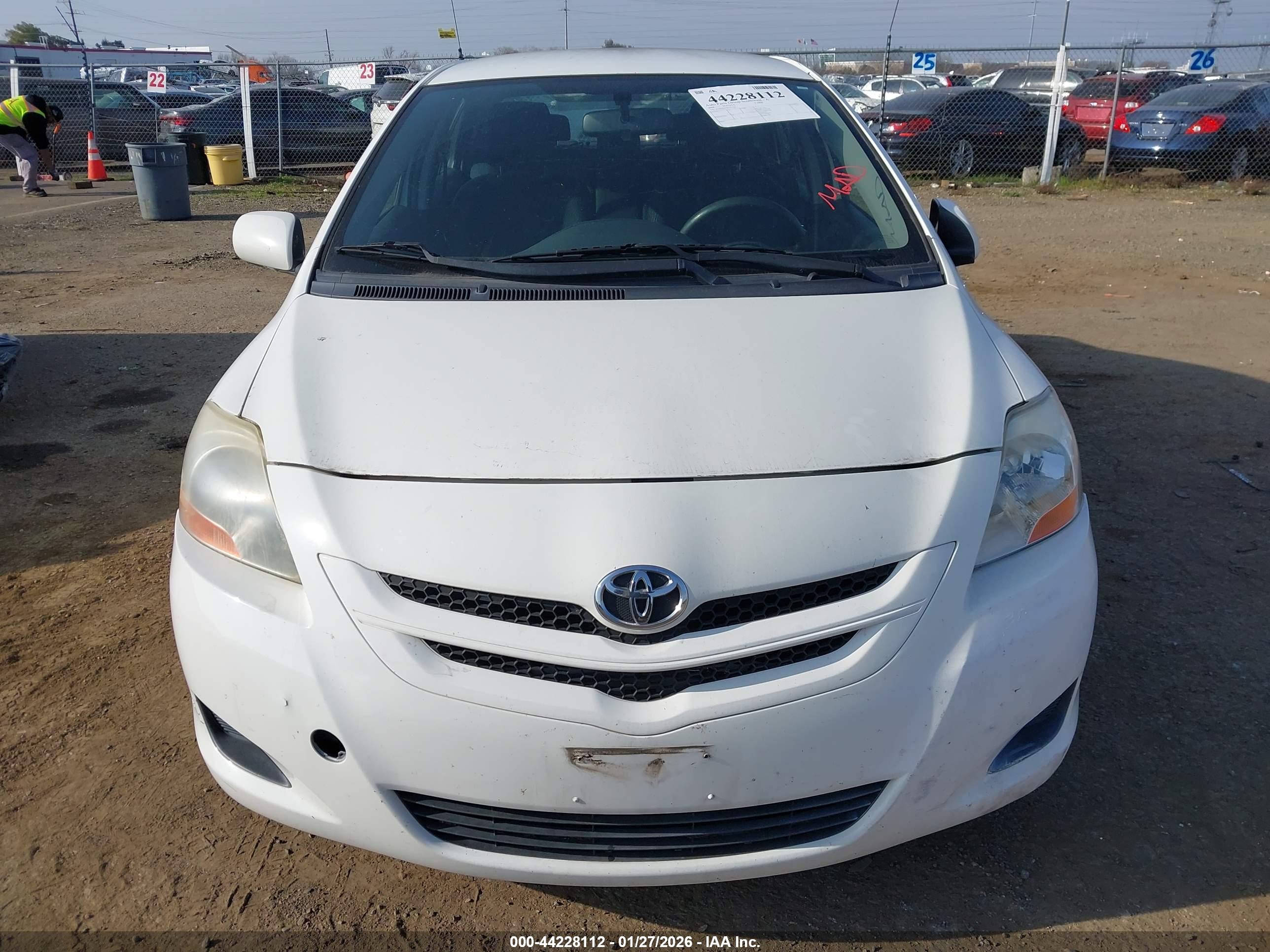 TOYOTA YARIS image 6