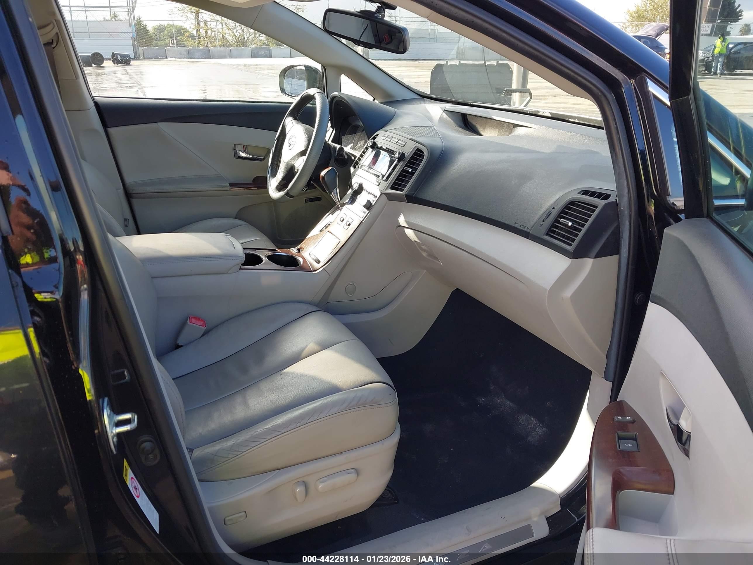 TOYOTA VENZA image 5