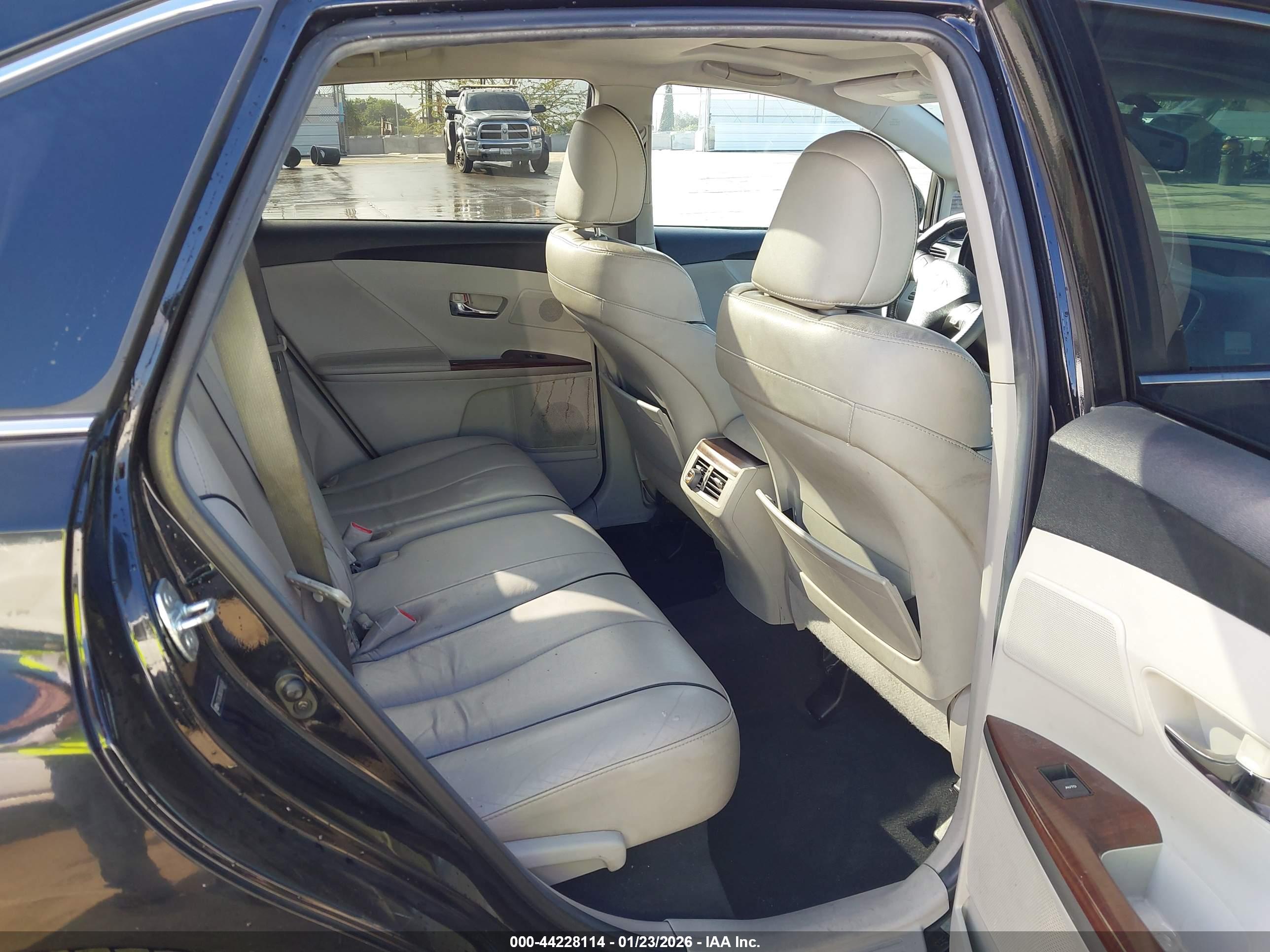 TOYOTA VENZA image 8