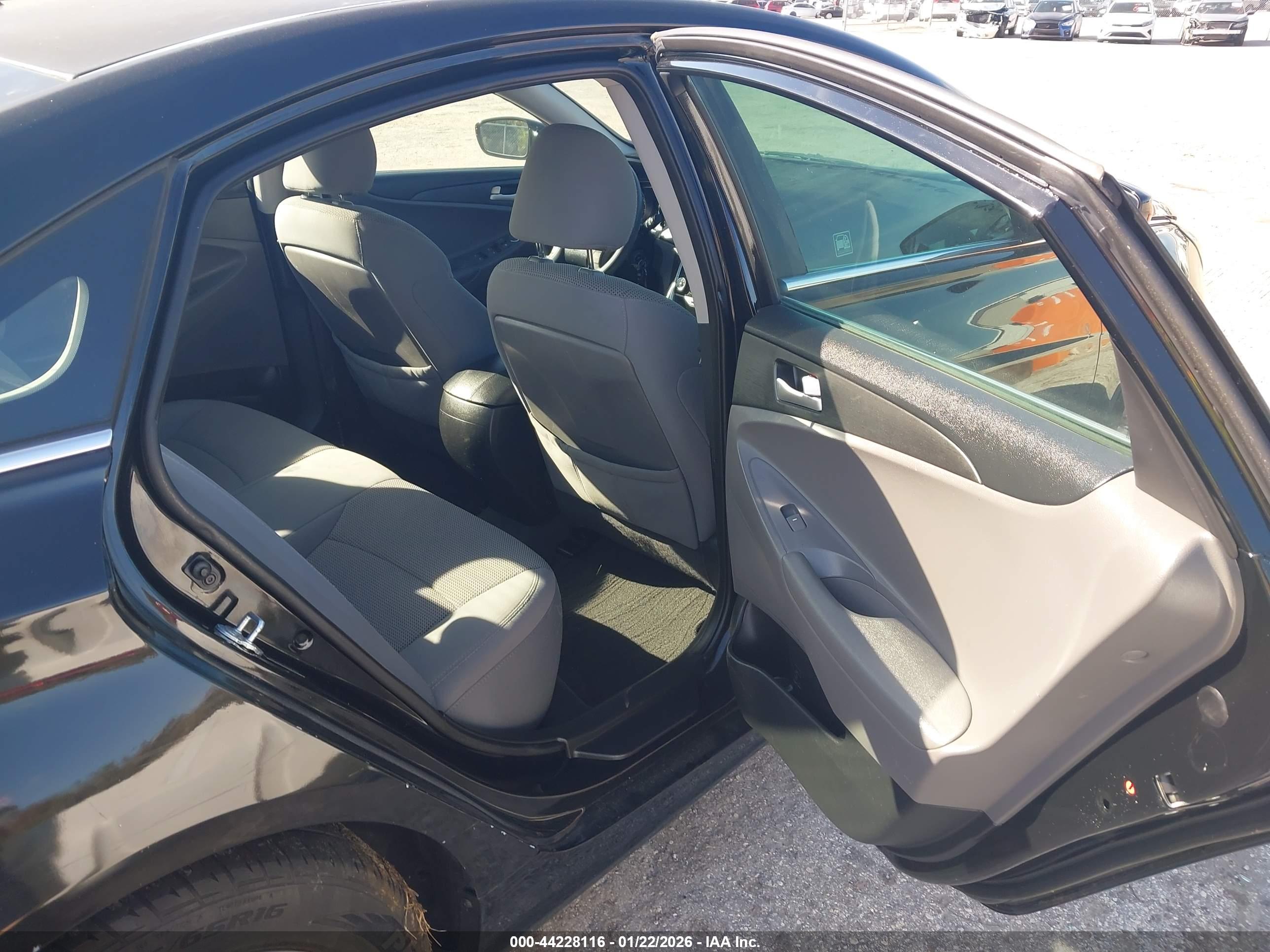 HYUNDAI SONATA image 8