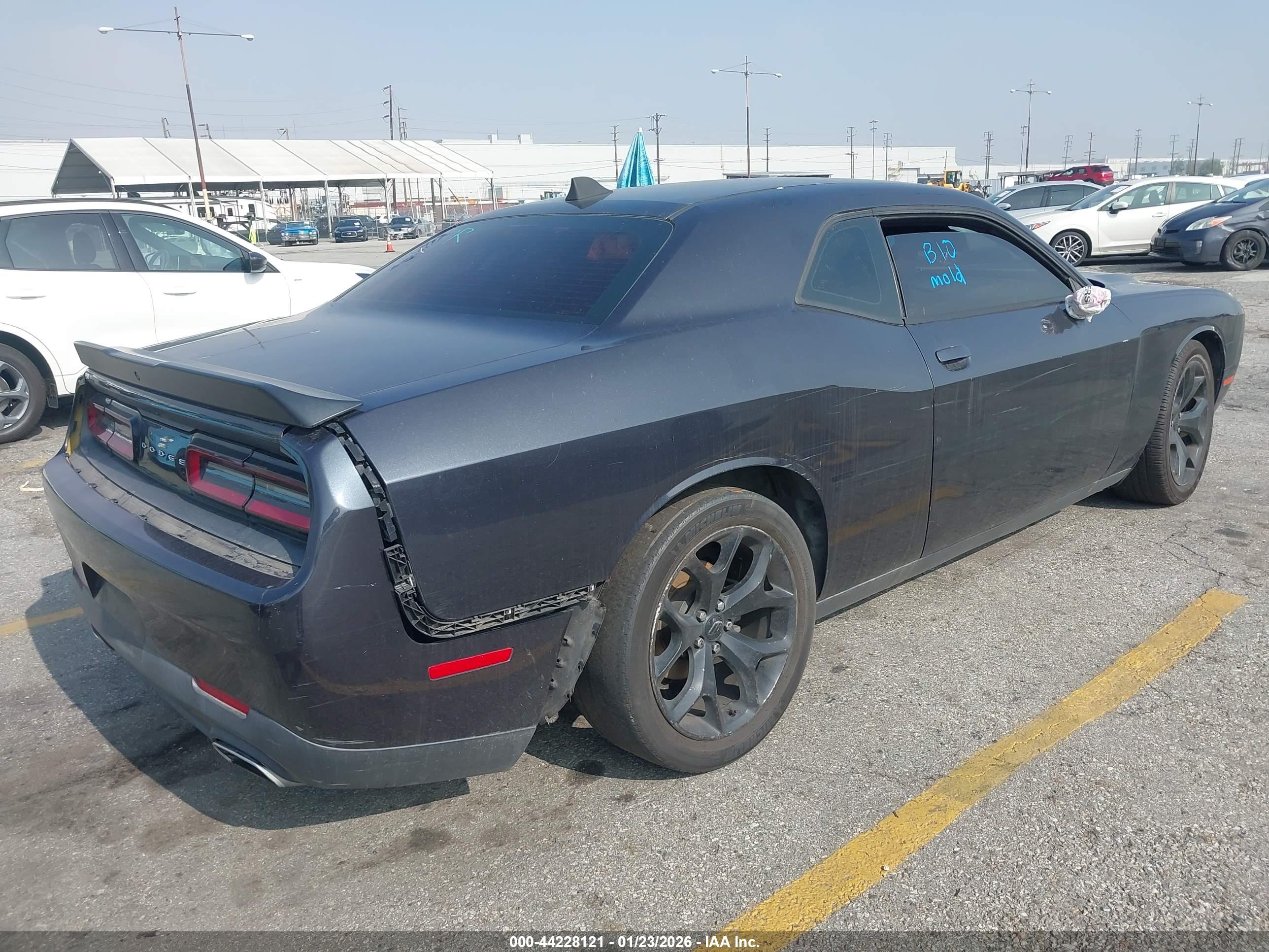 DODGE CHALLENGER image 4