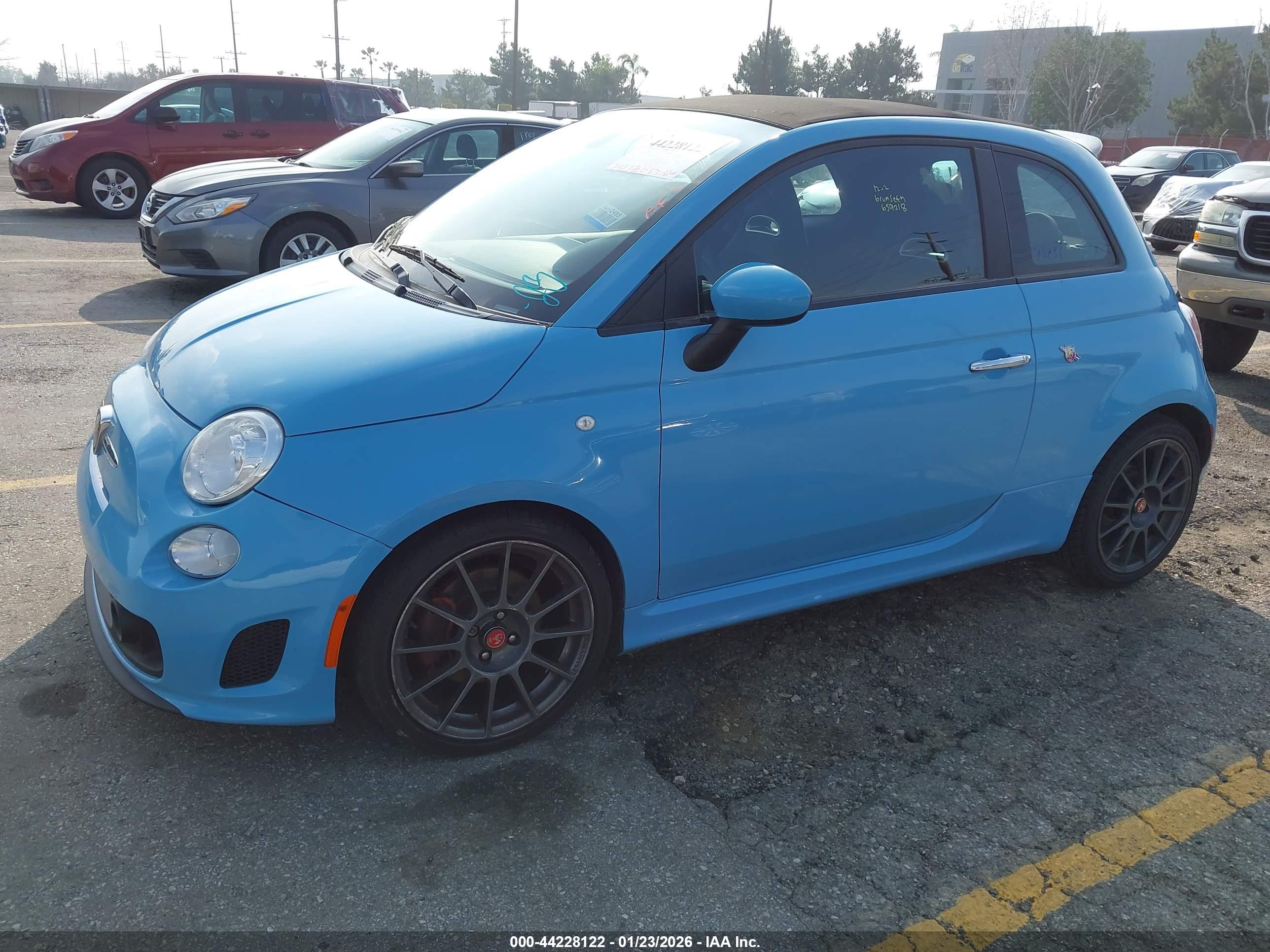 FIAT 500C image 2