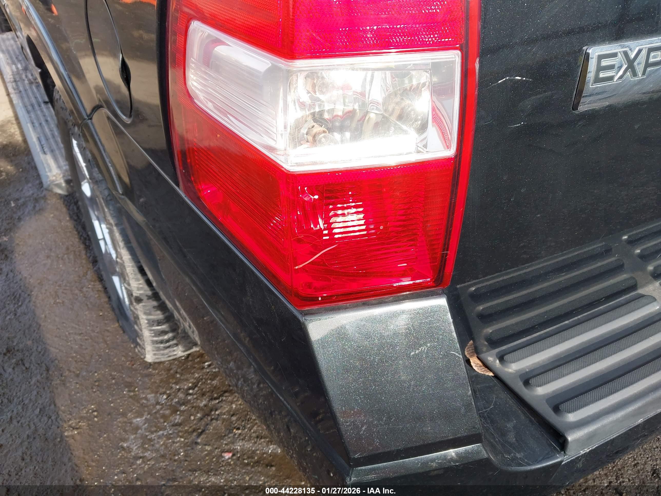 FORD EXPEDITION image 6