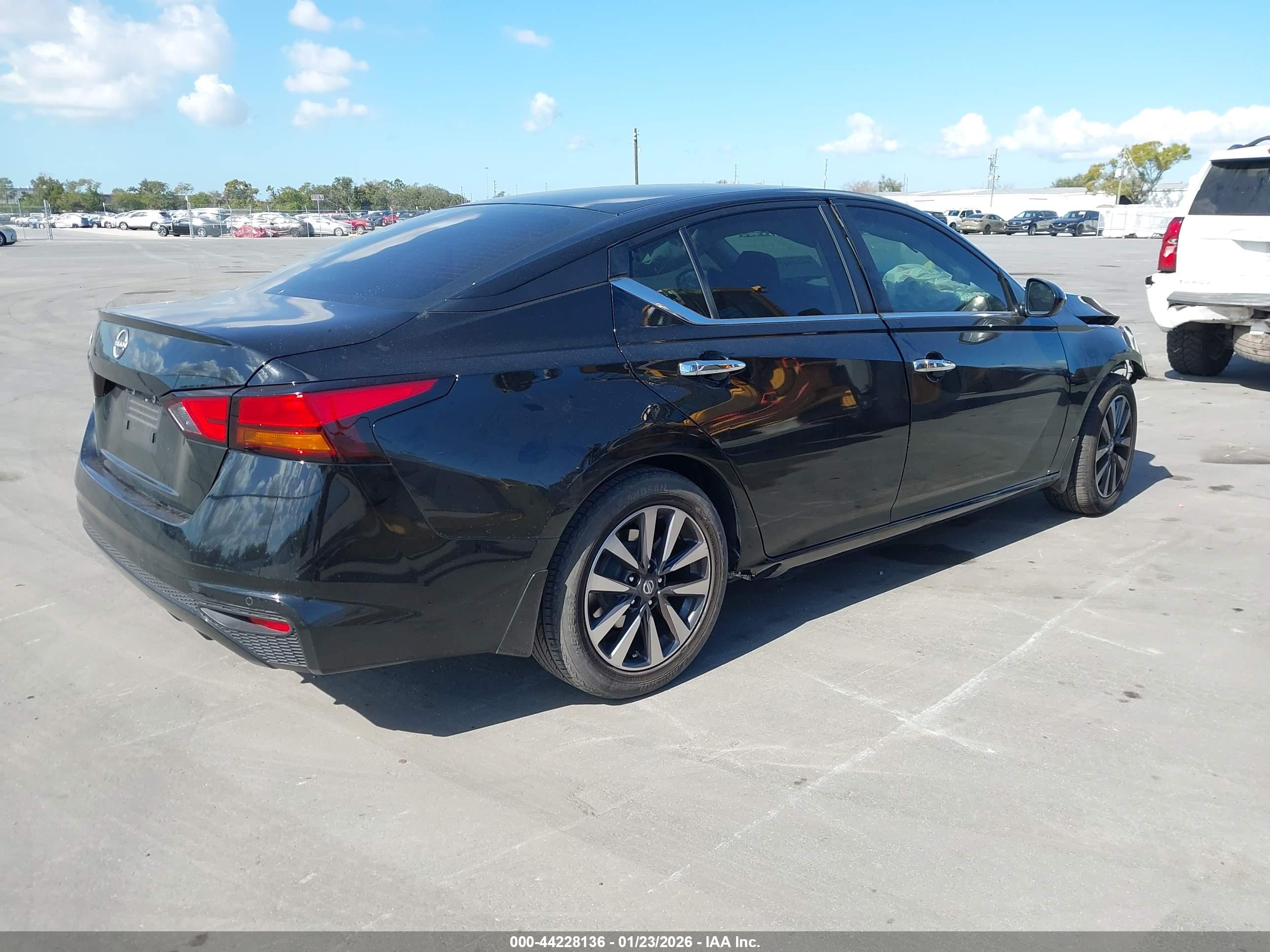 NISSAN ALTIMA image 4
