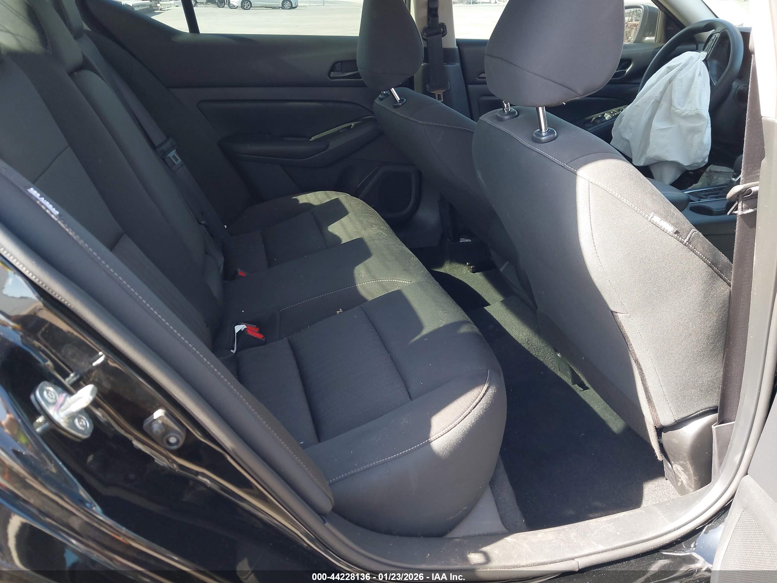 NISSAN ALTIMA image 8