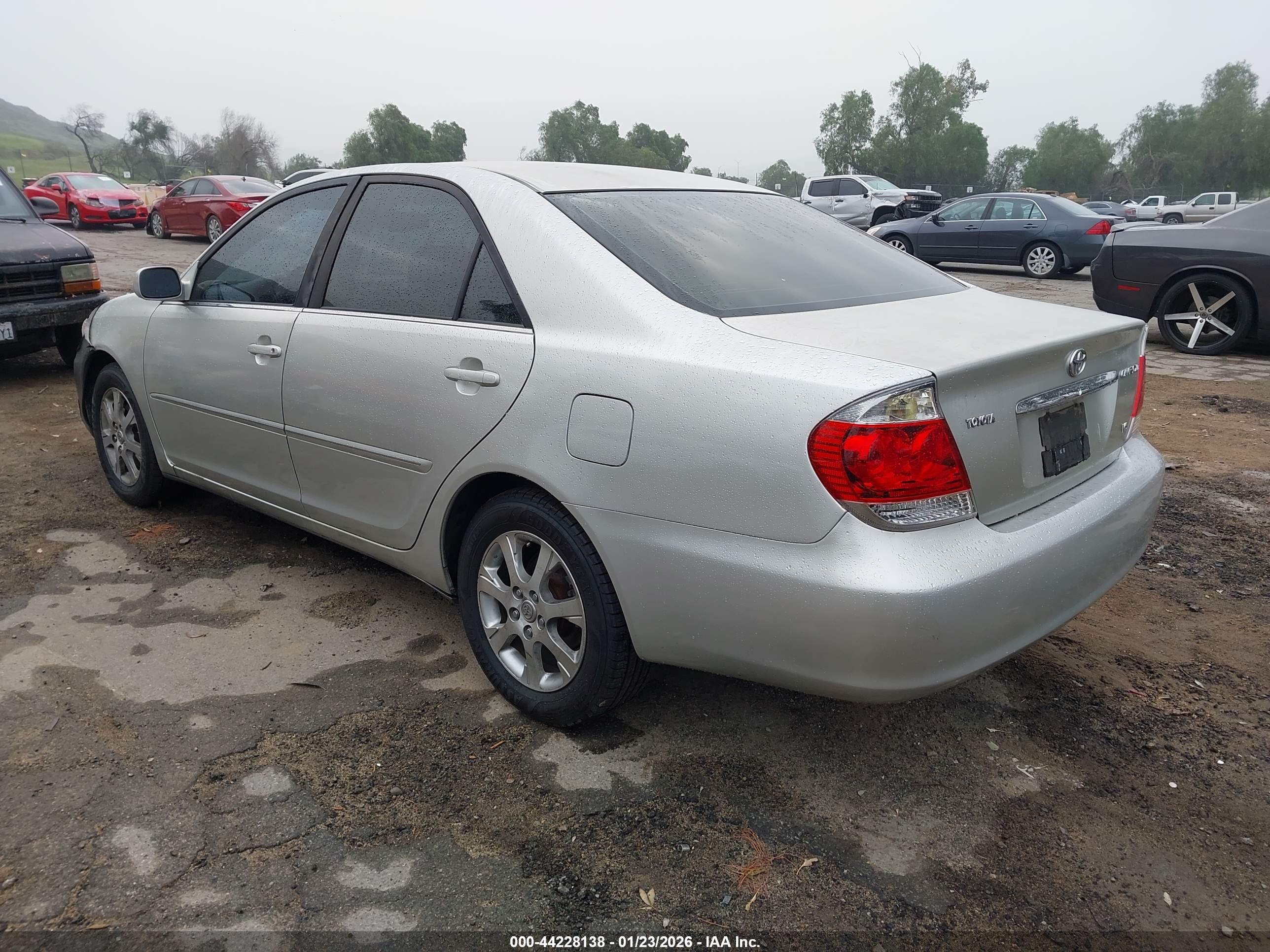 TOYOTA CAMRY image 3