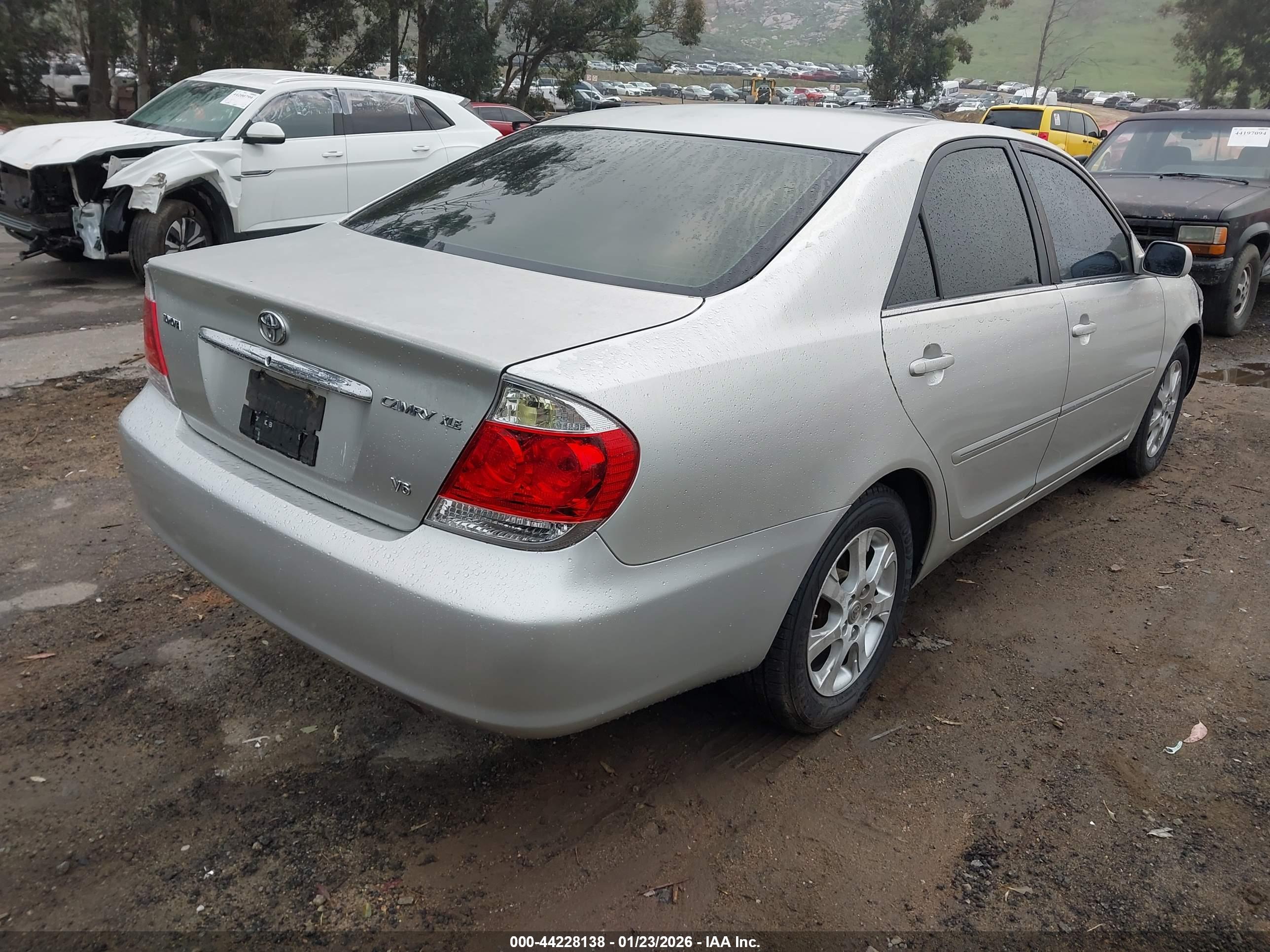 TOYOTA CAMRY image 4