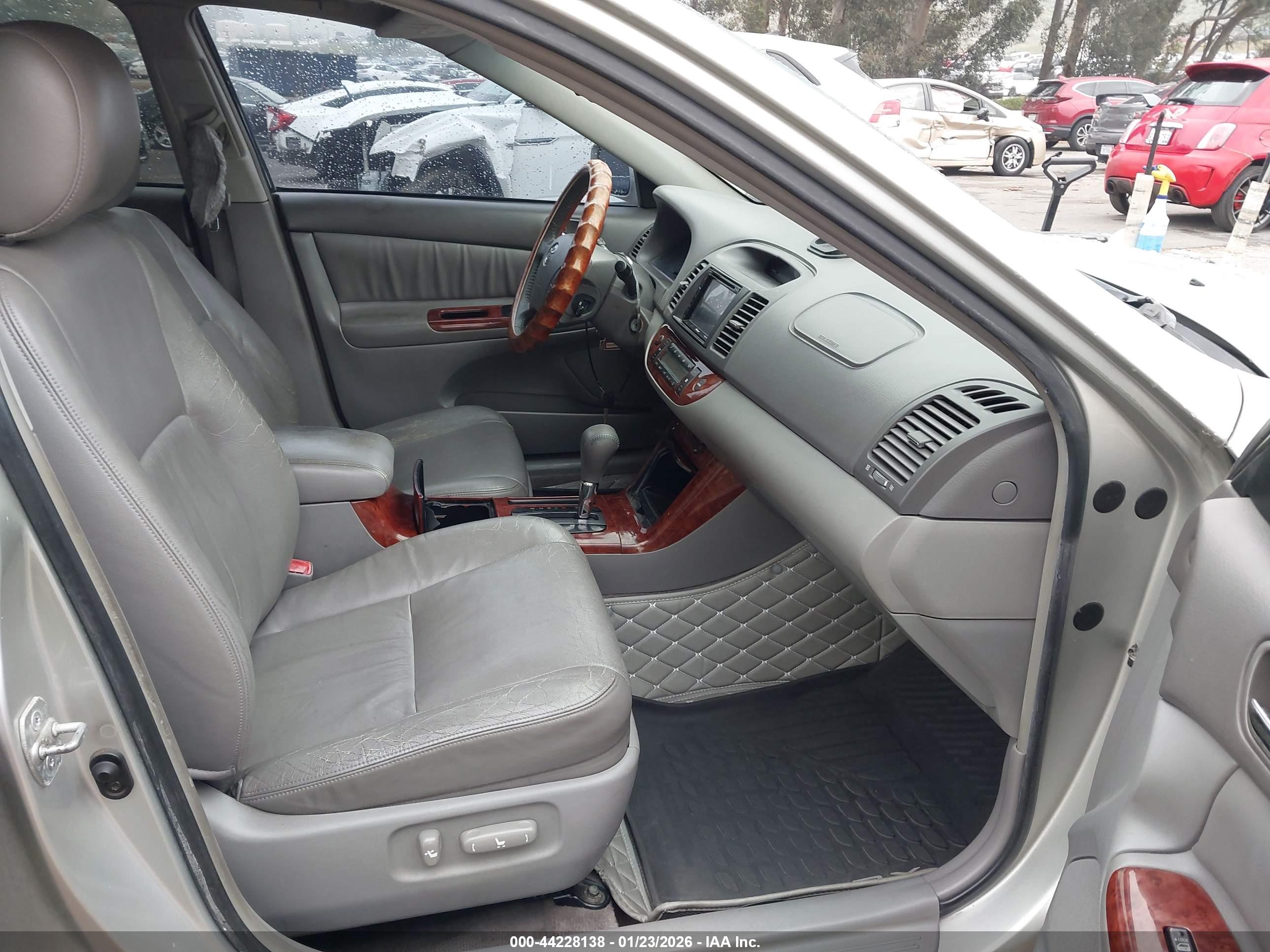 TOYOTA CAMRY image 5