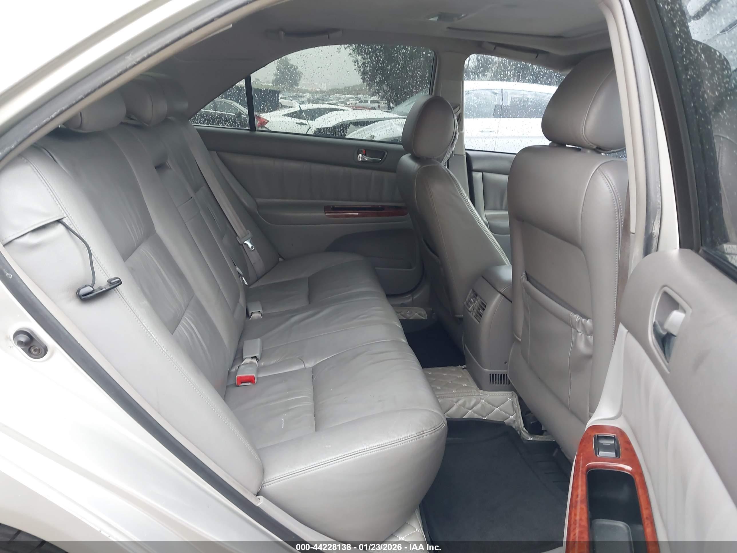TOYOTA CAMRY image 8