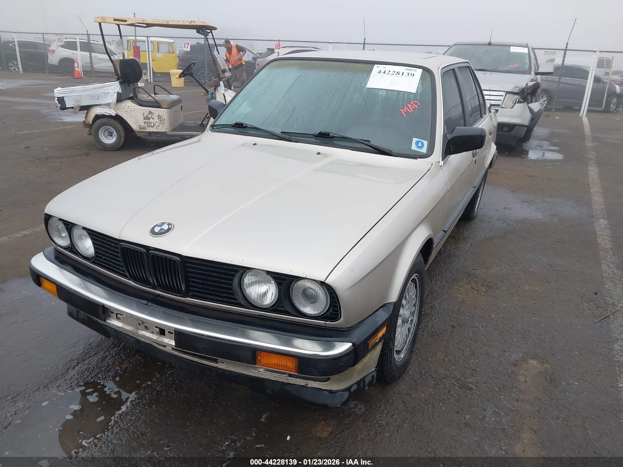 BMW 325 image 2