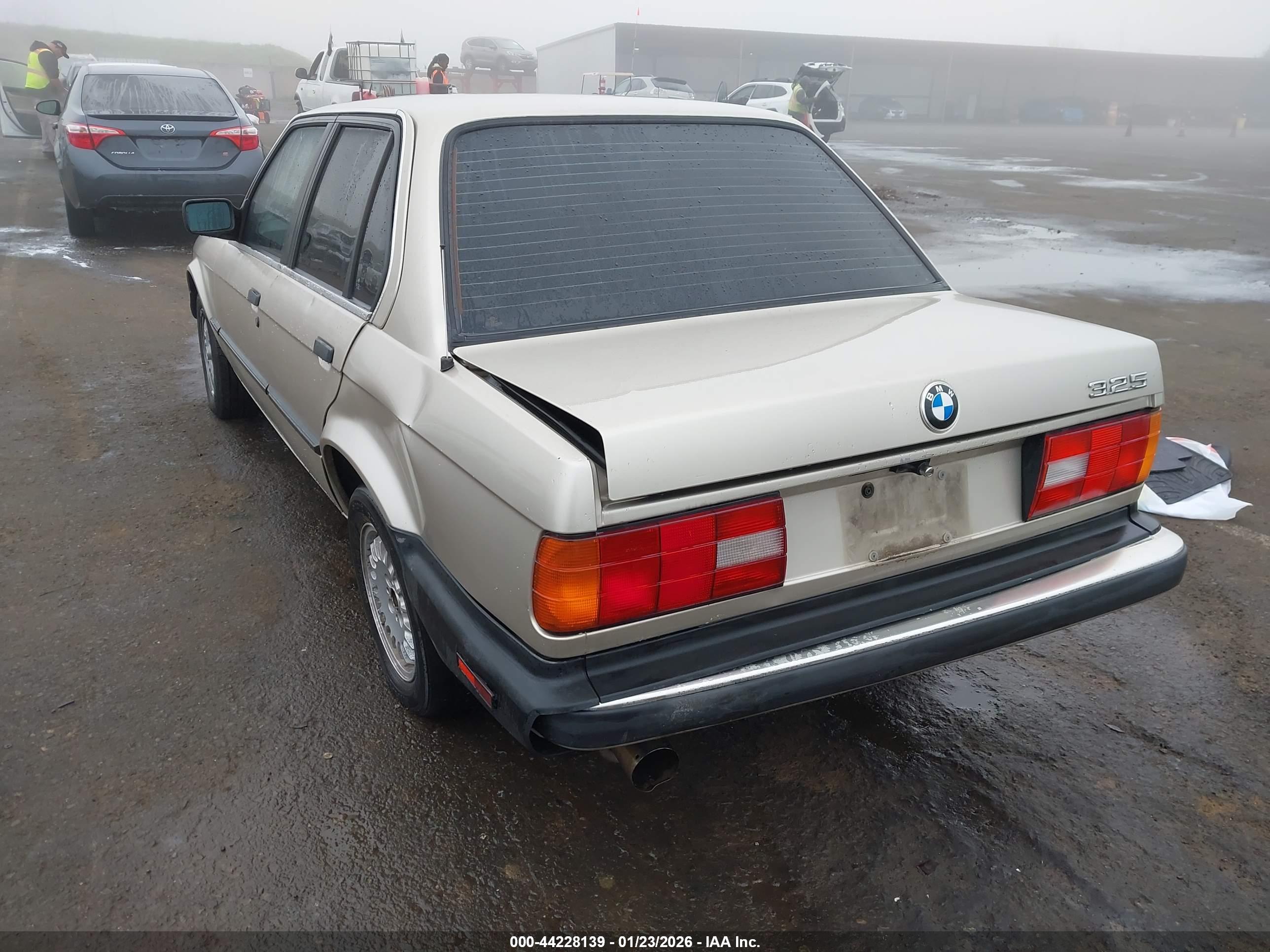 BMW 325 image 3