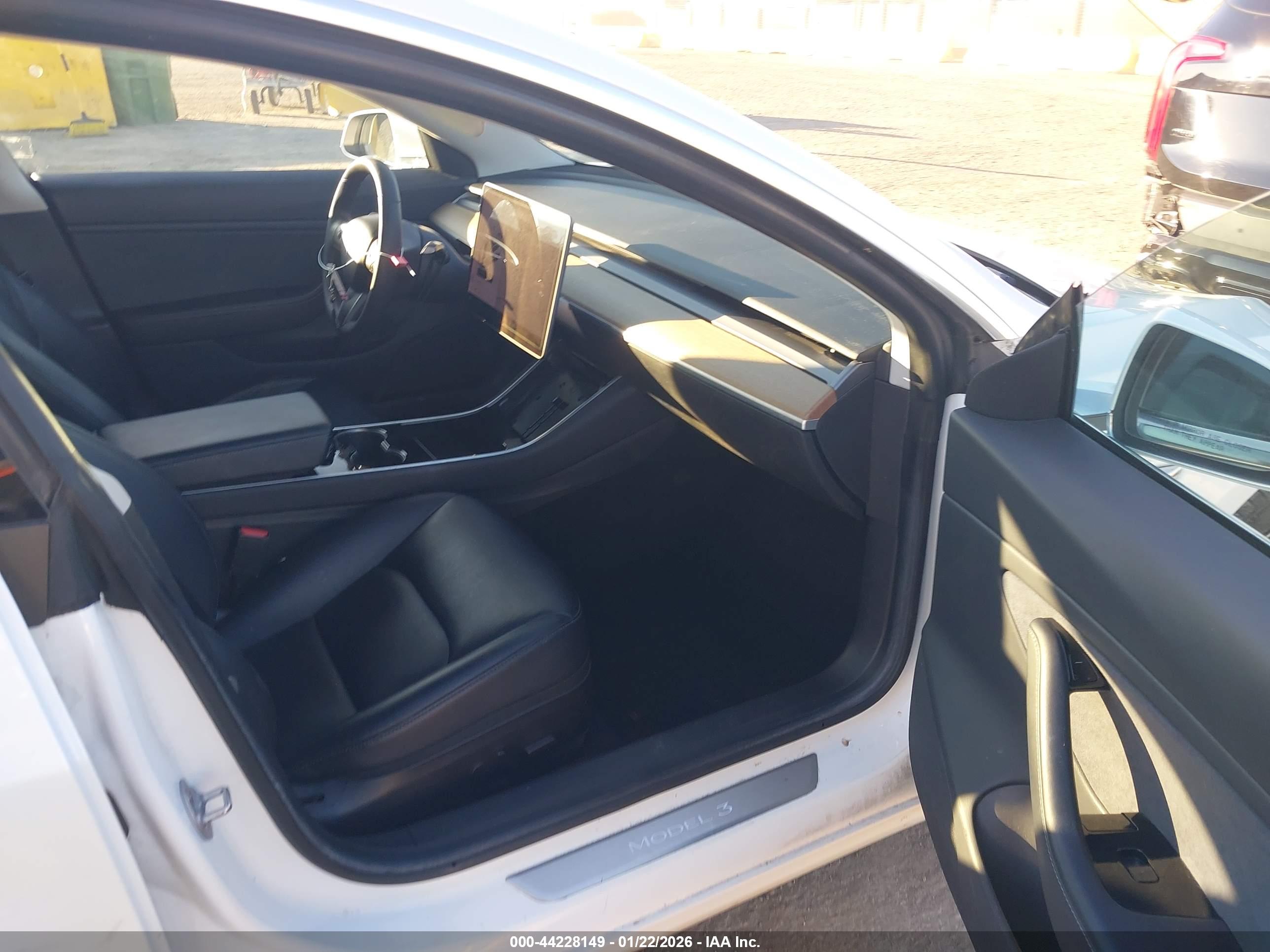 TESLA MODEL image 5