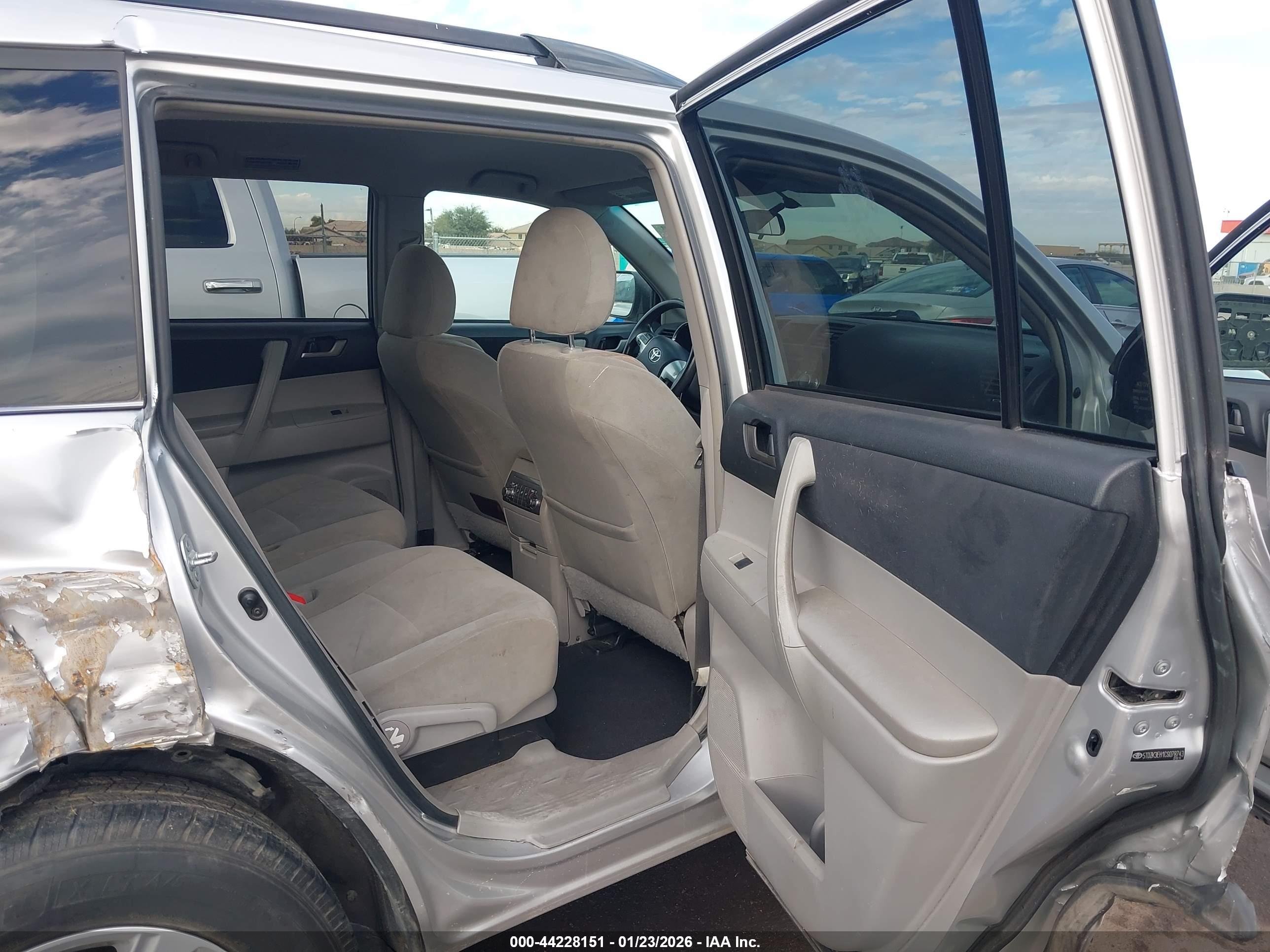 TOYOTA HIGHLANDER image 8