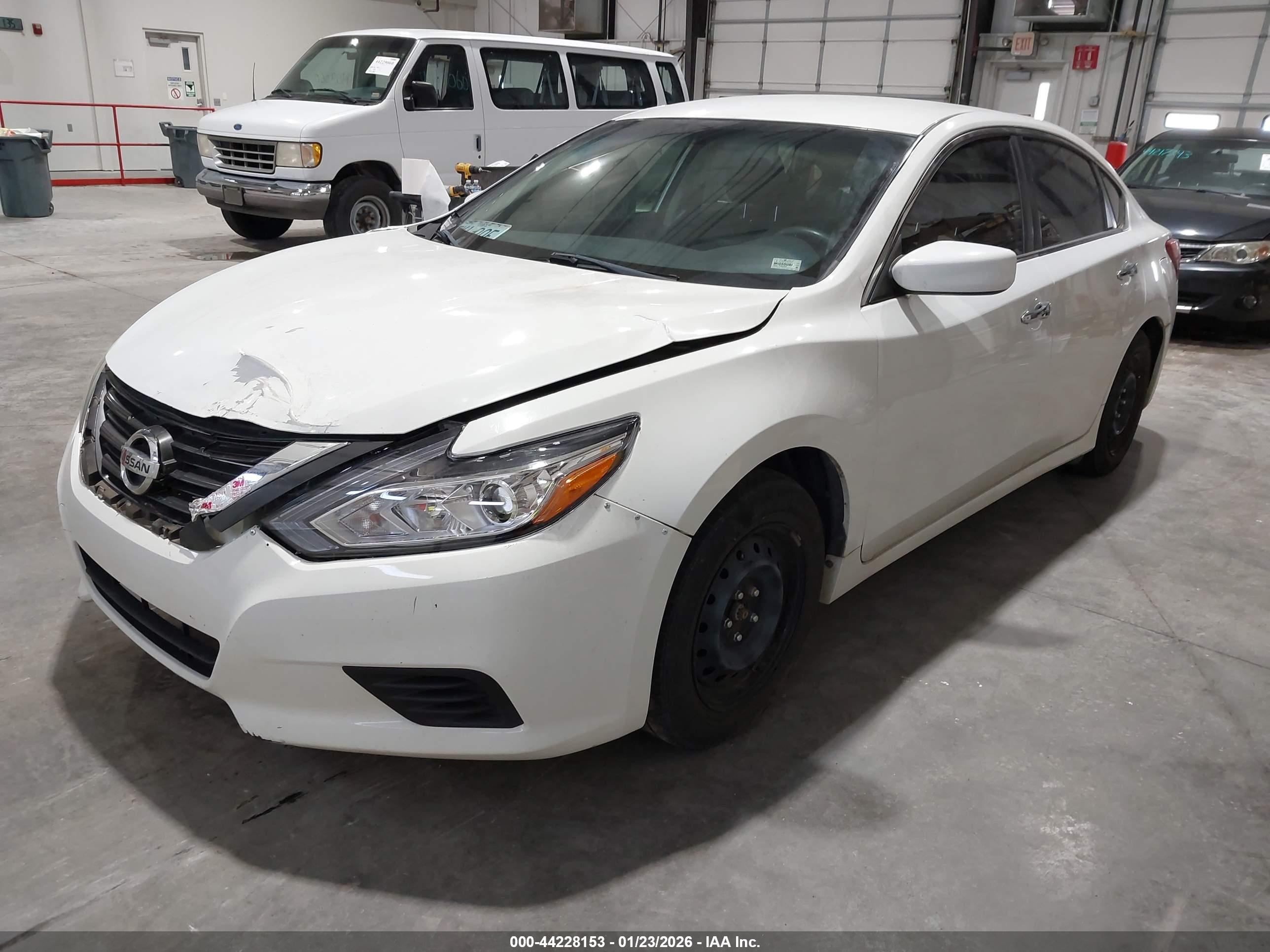 NISSAN ALTIMA image 2