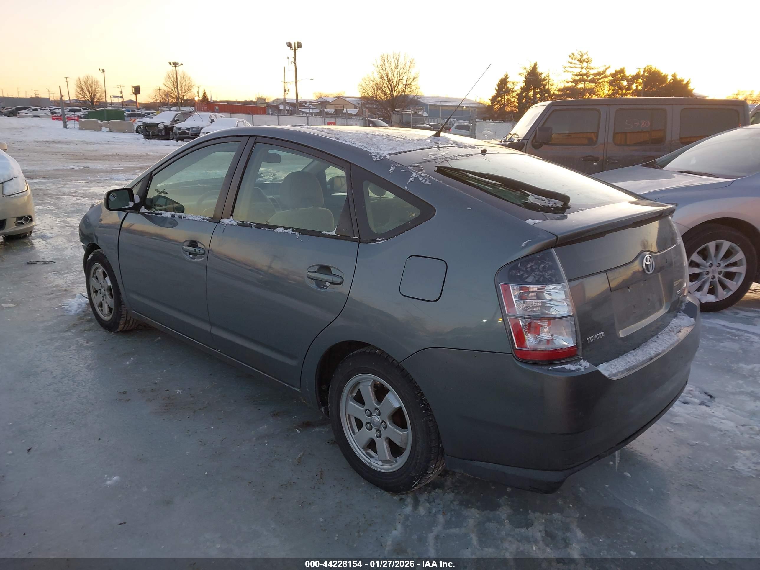 TOYOTA PRIUS image 3
