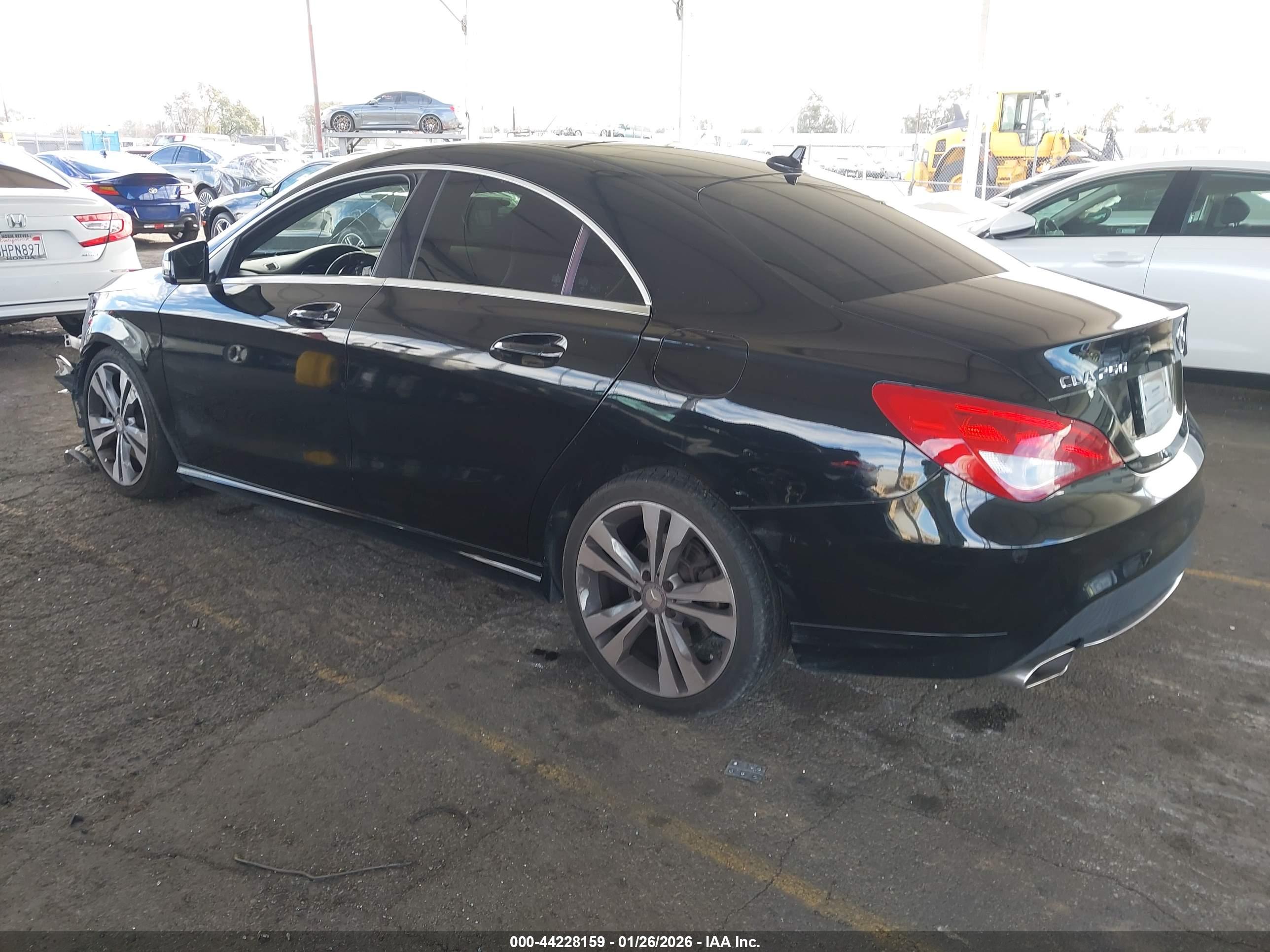 MERCEDES-BENZ CLA image 3