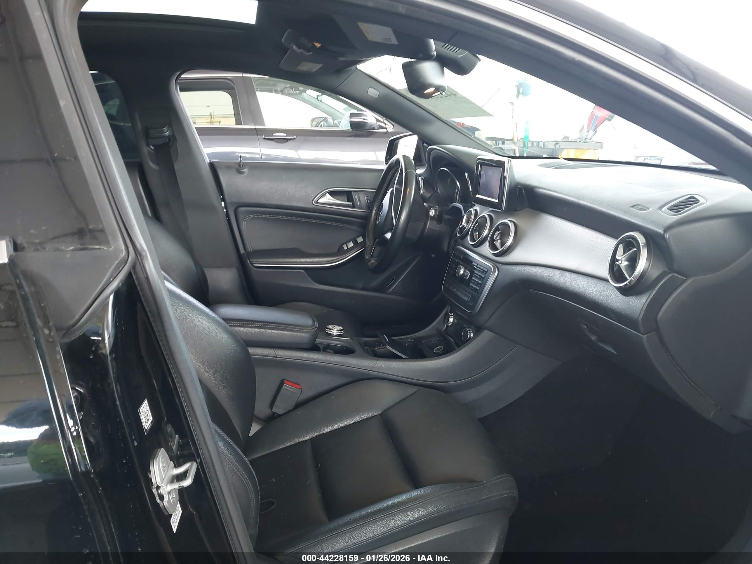 MERCEDES-BENZ CLA image 5