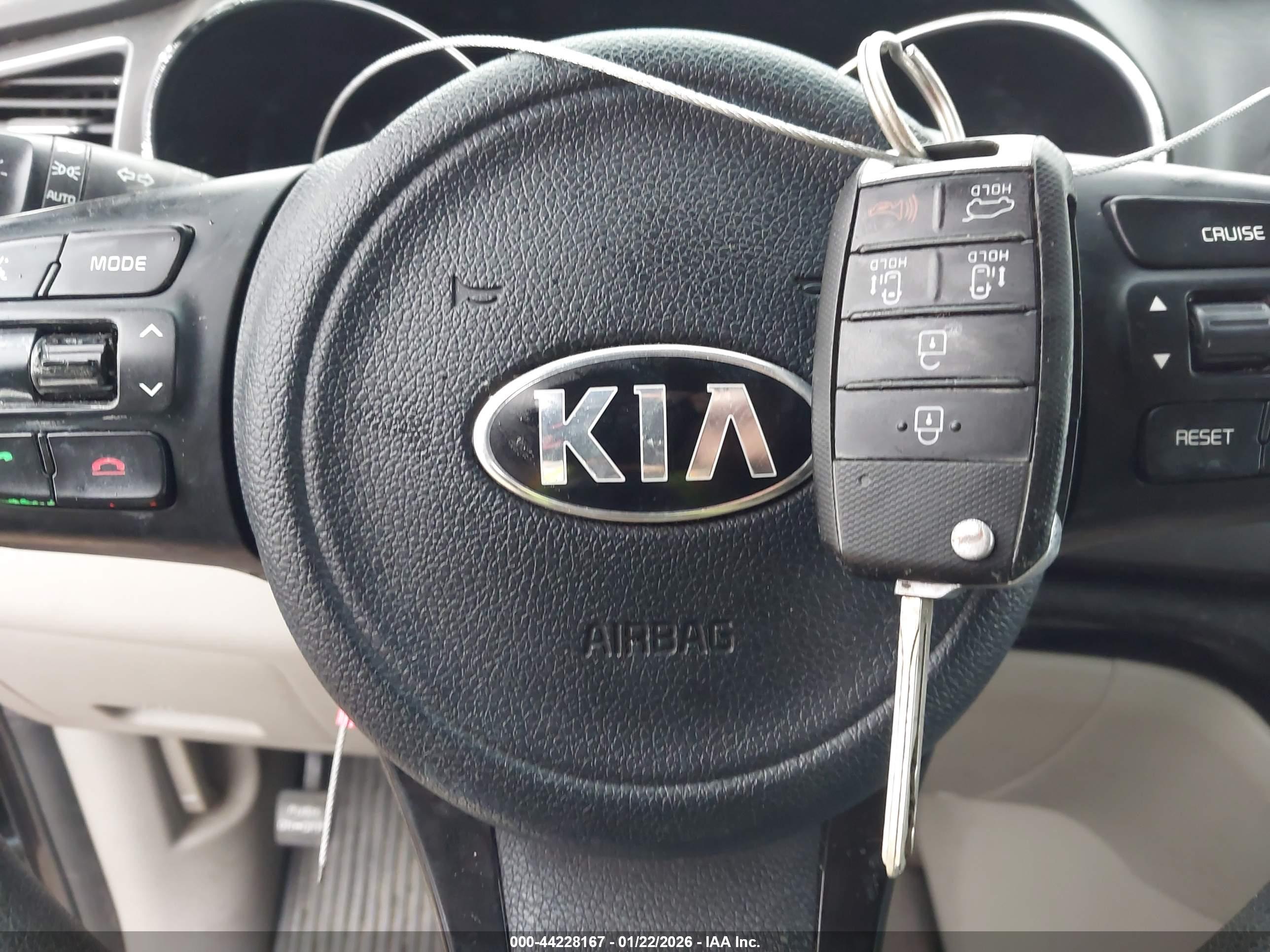 KIA SEDONA image 11