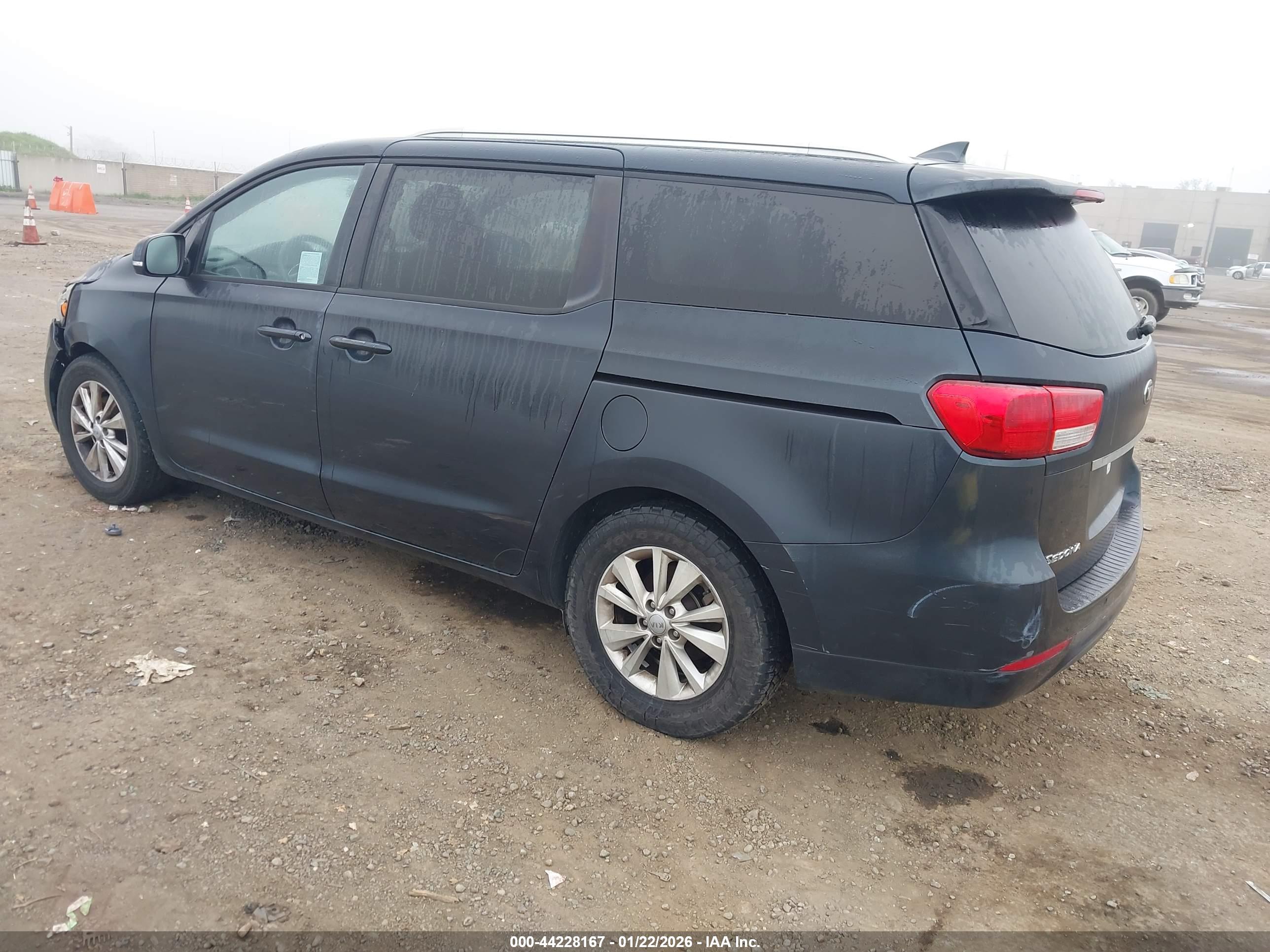 KIA SEDONA image 3