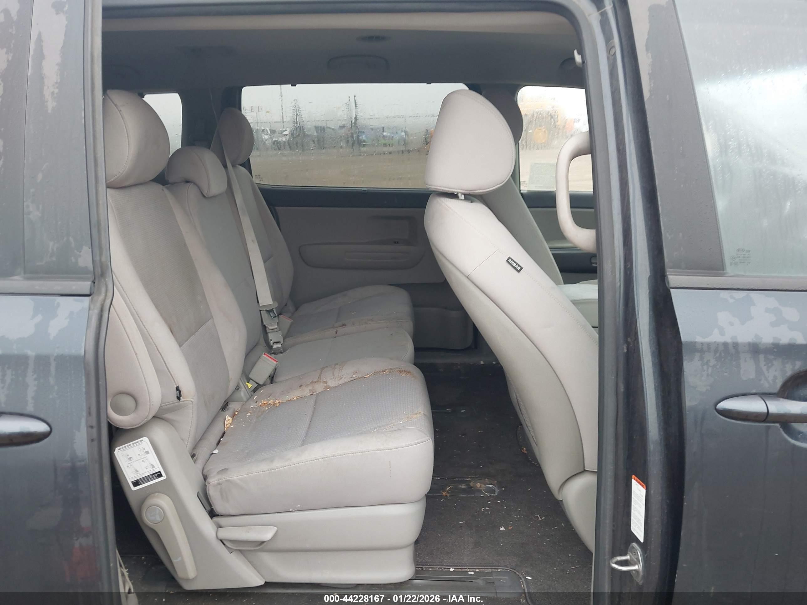 KIA SEDONA image 8