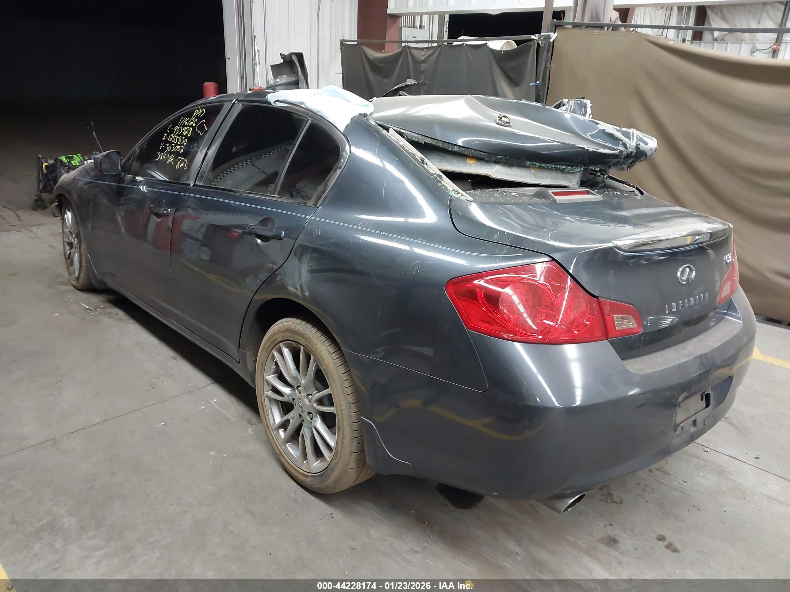 INFINITI G37 image 3