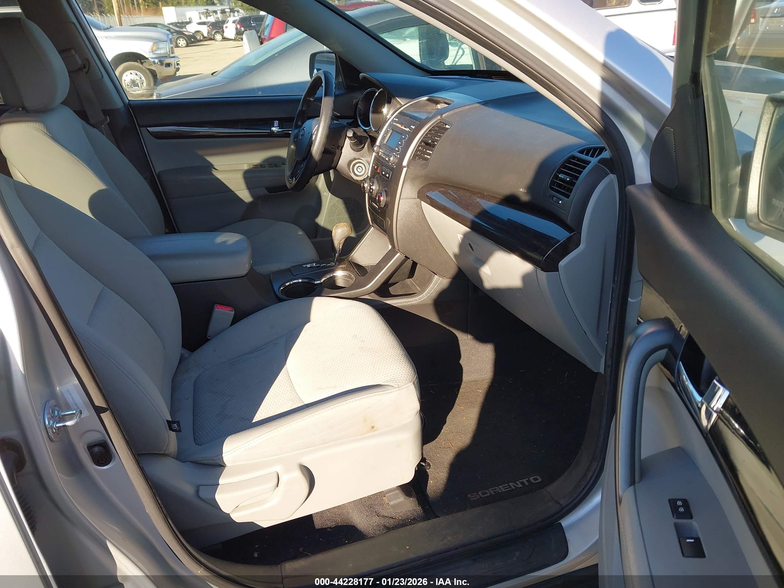 KIA SORENTO image 5