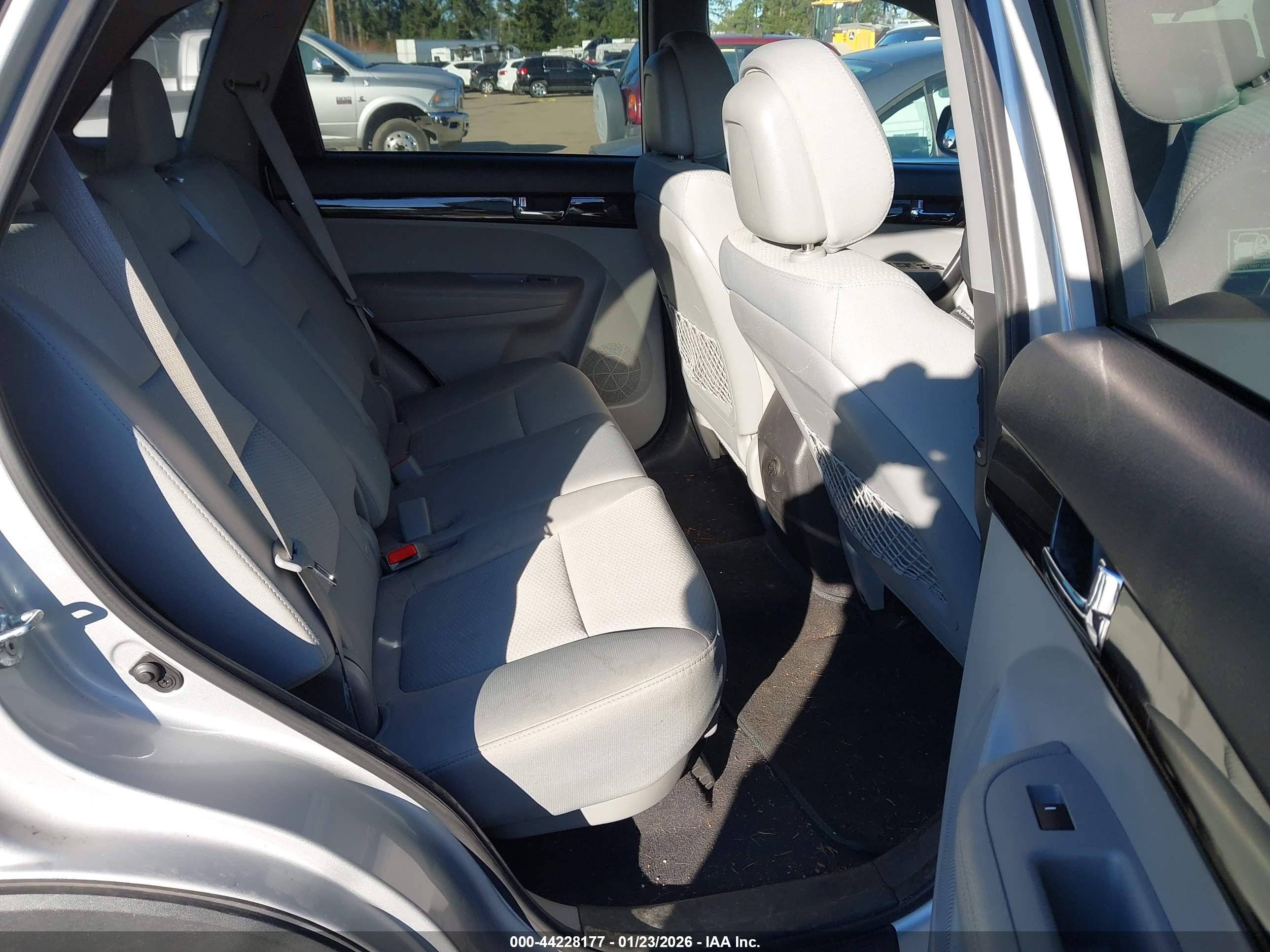 KIA SORENTO image 8