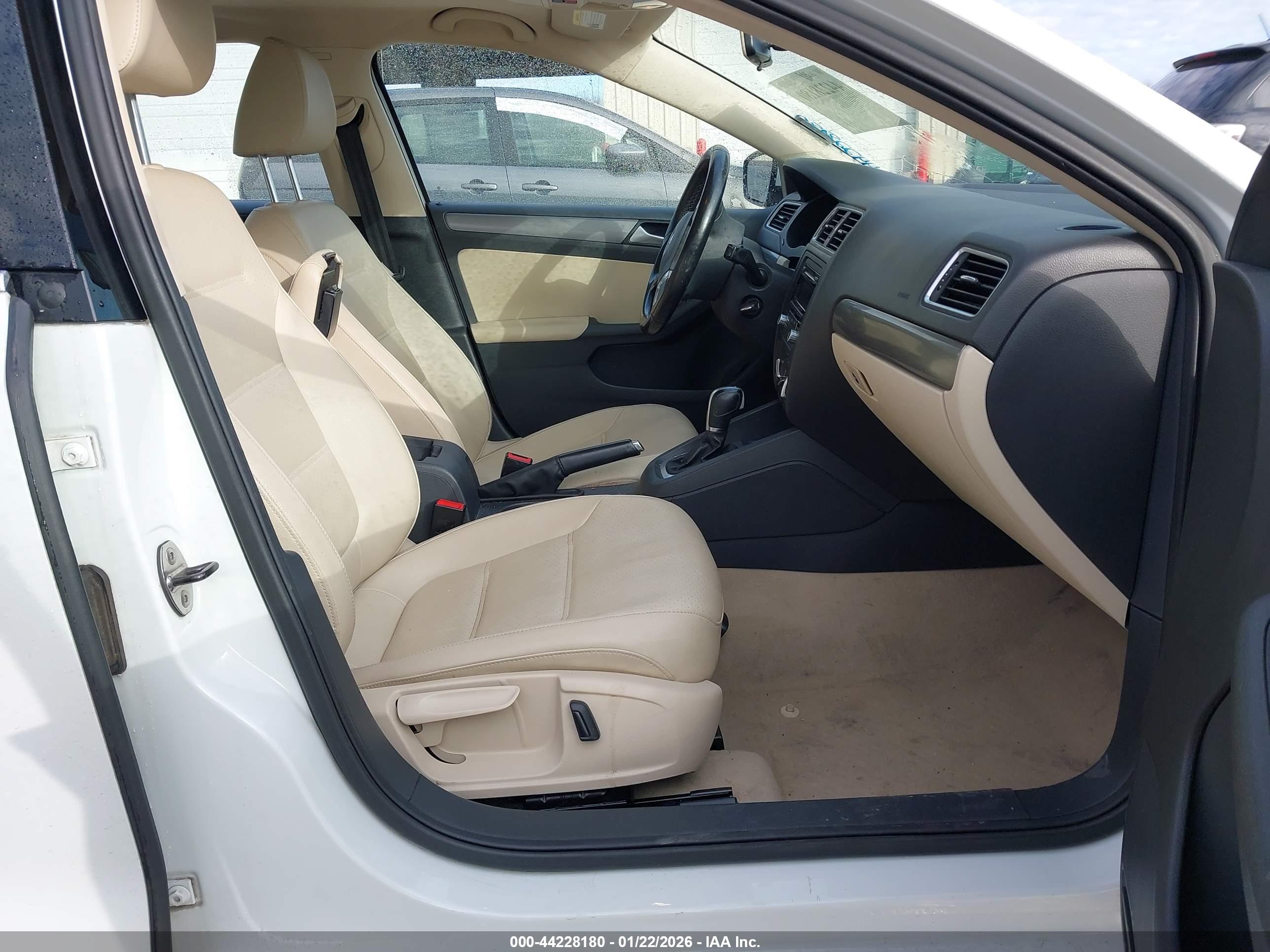 VOLKSWAGEN JETTA image 5