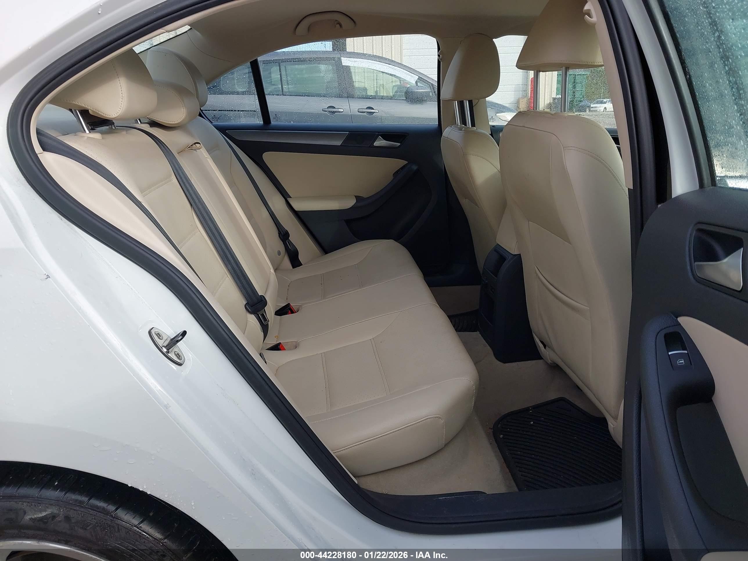 VOLKSWAGEN JETTA image 8
