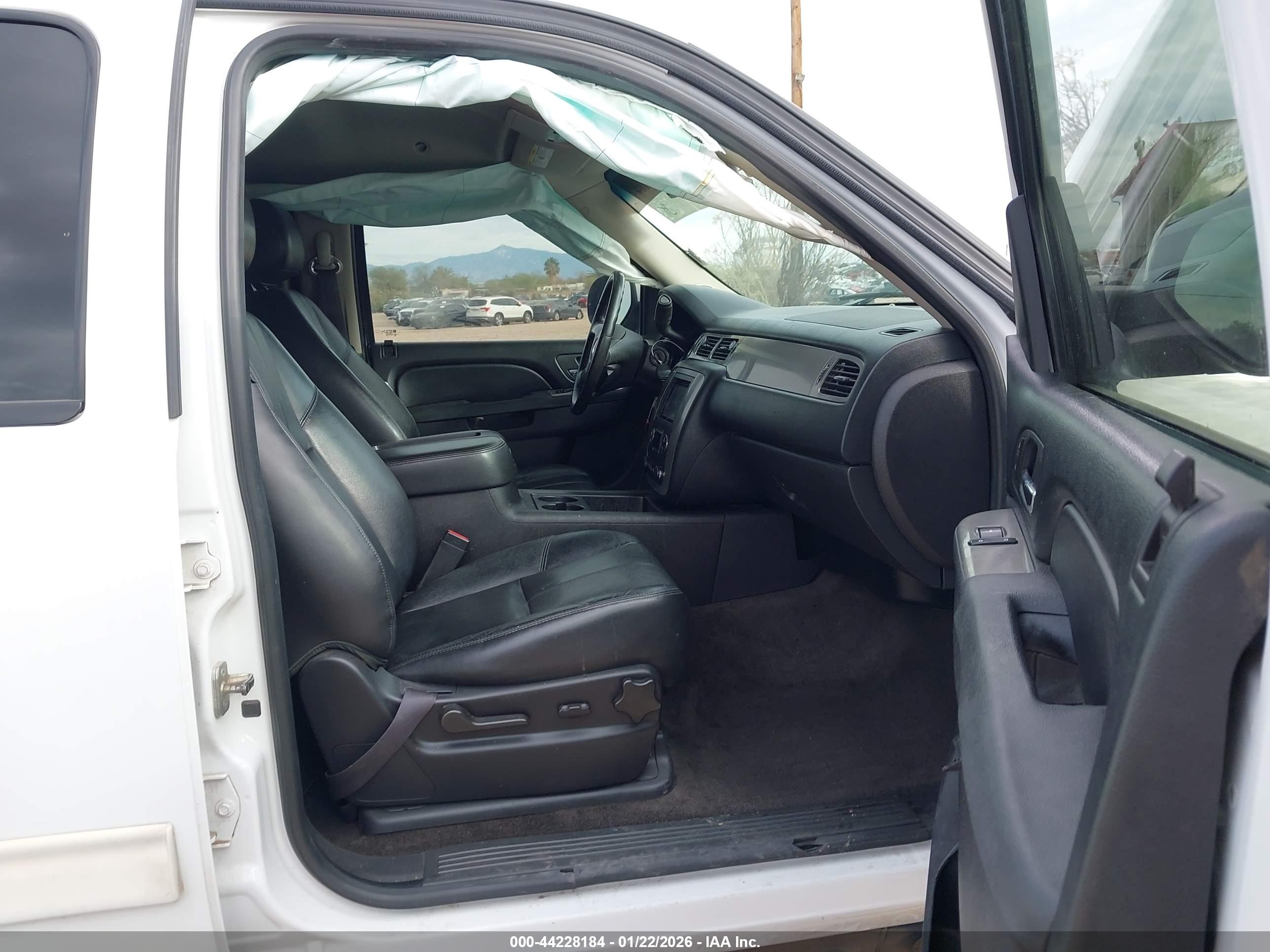 CHEVROLET TAHOE image 5