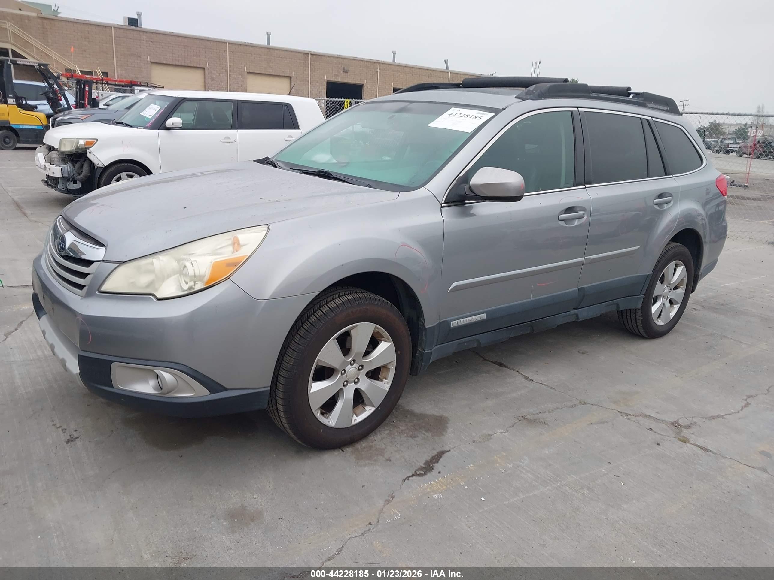 SUBARU OUTBACK image 2