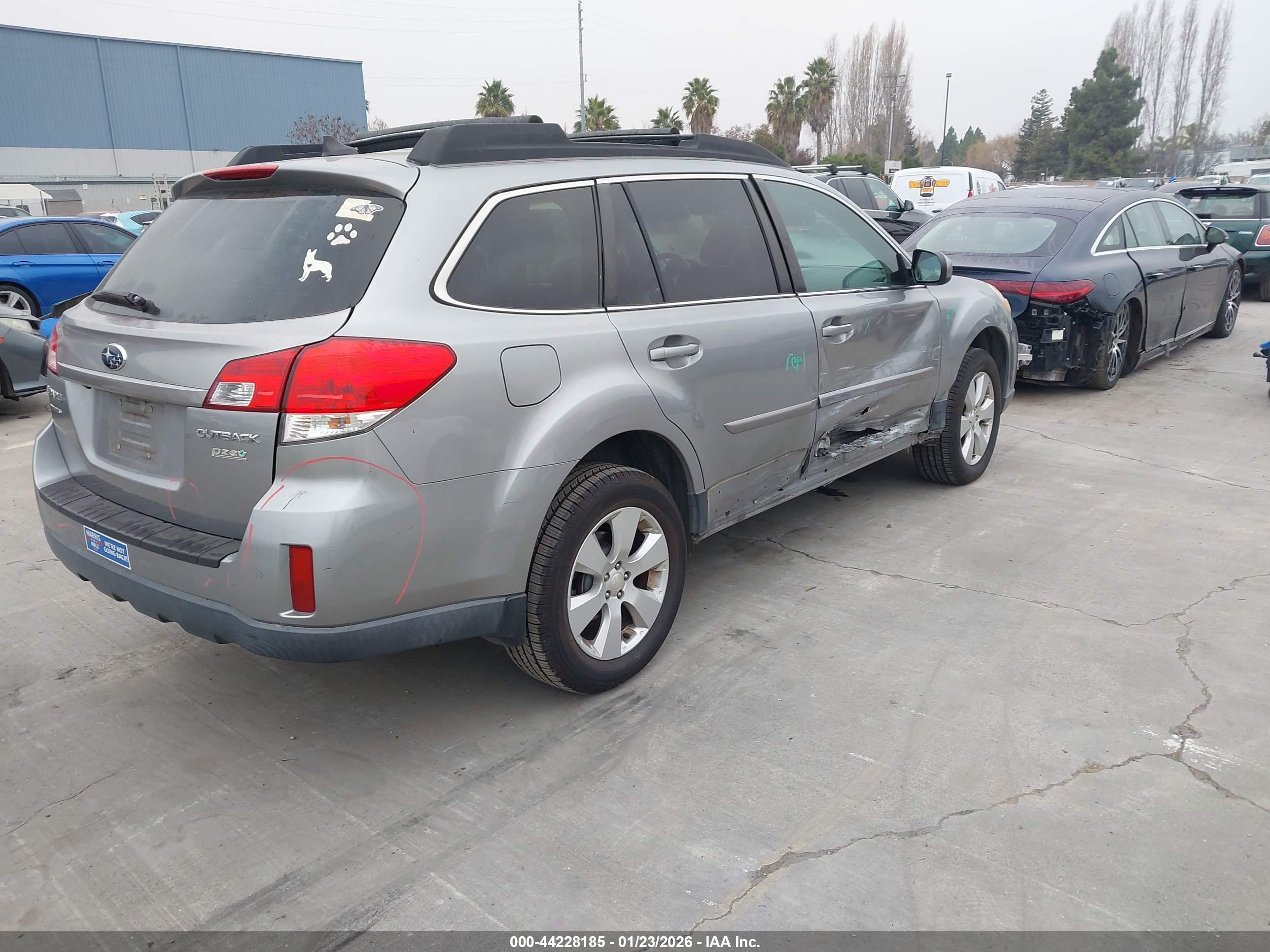 SUBARU OUTBACK image 4