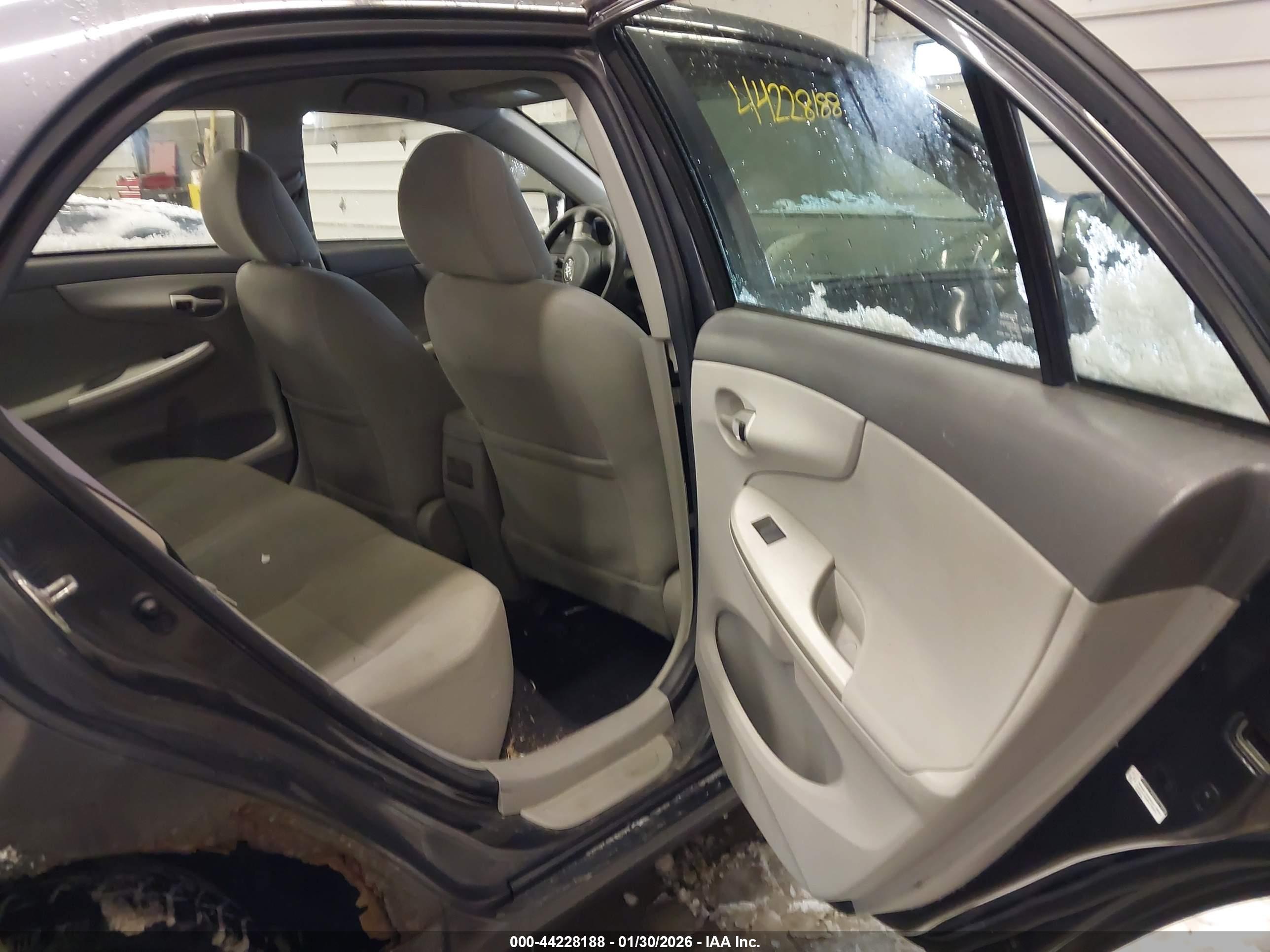 TOYOTA COROLLA image 8